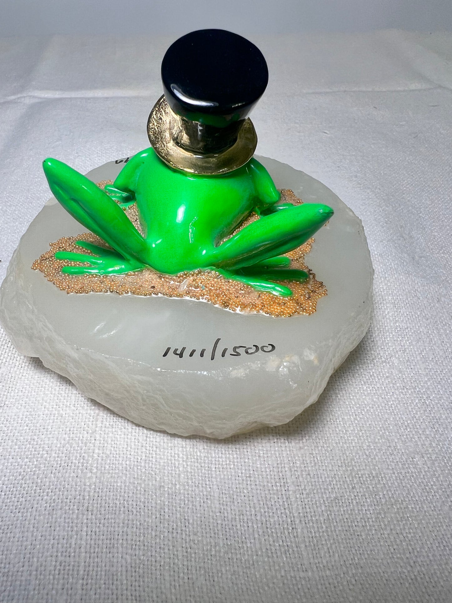 Ron Lee - Michigan J. Frog- Sitting-1997- signed and numbered 1411/1500- Looney Tunes- Warner Brothers- stone base