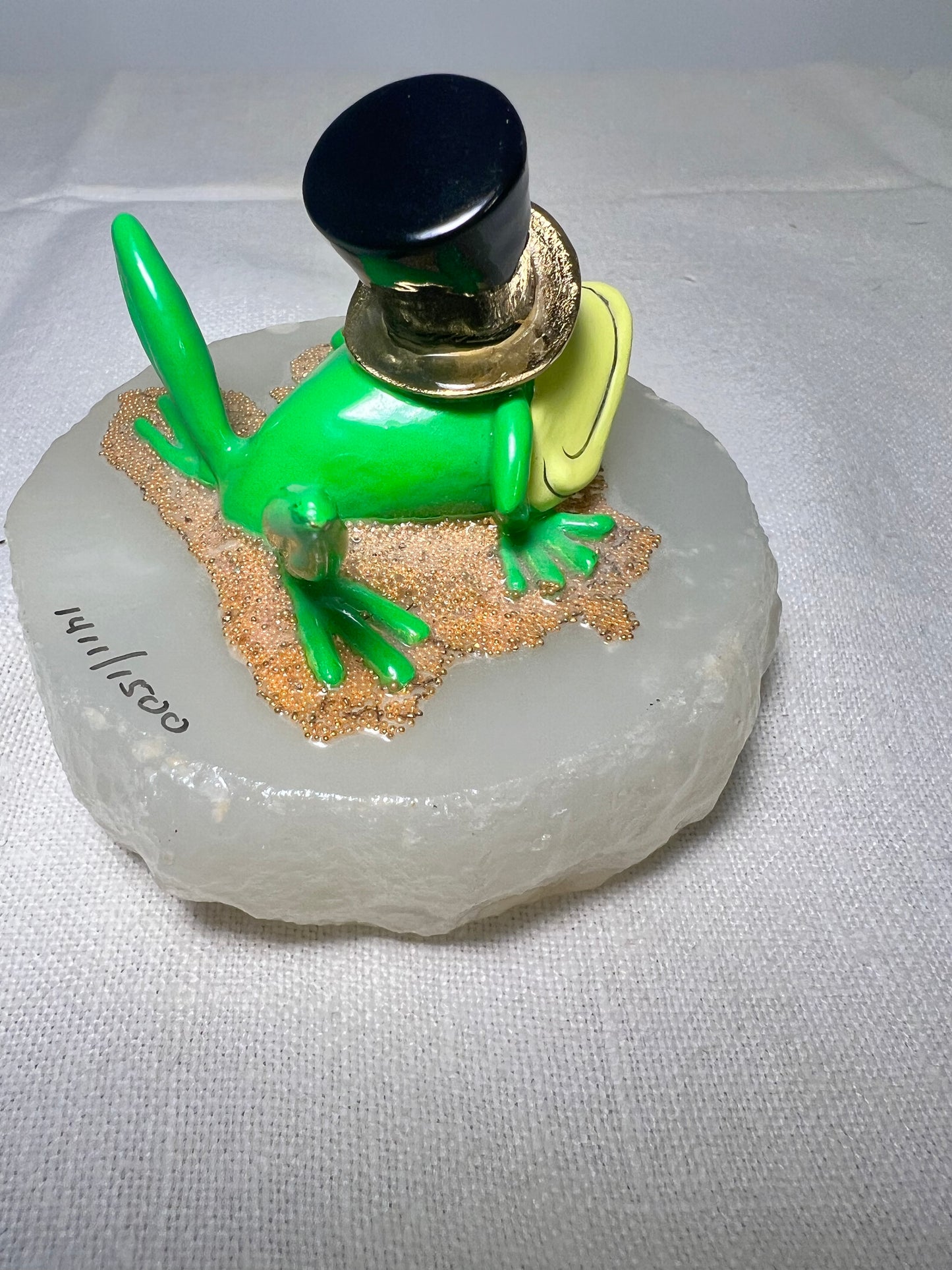 Ron Lee - Michigan J. Frog- Sitting-1997- signed and numbered 1411/1500- Looney Tunes- Warner Brothers- stone base