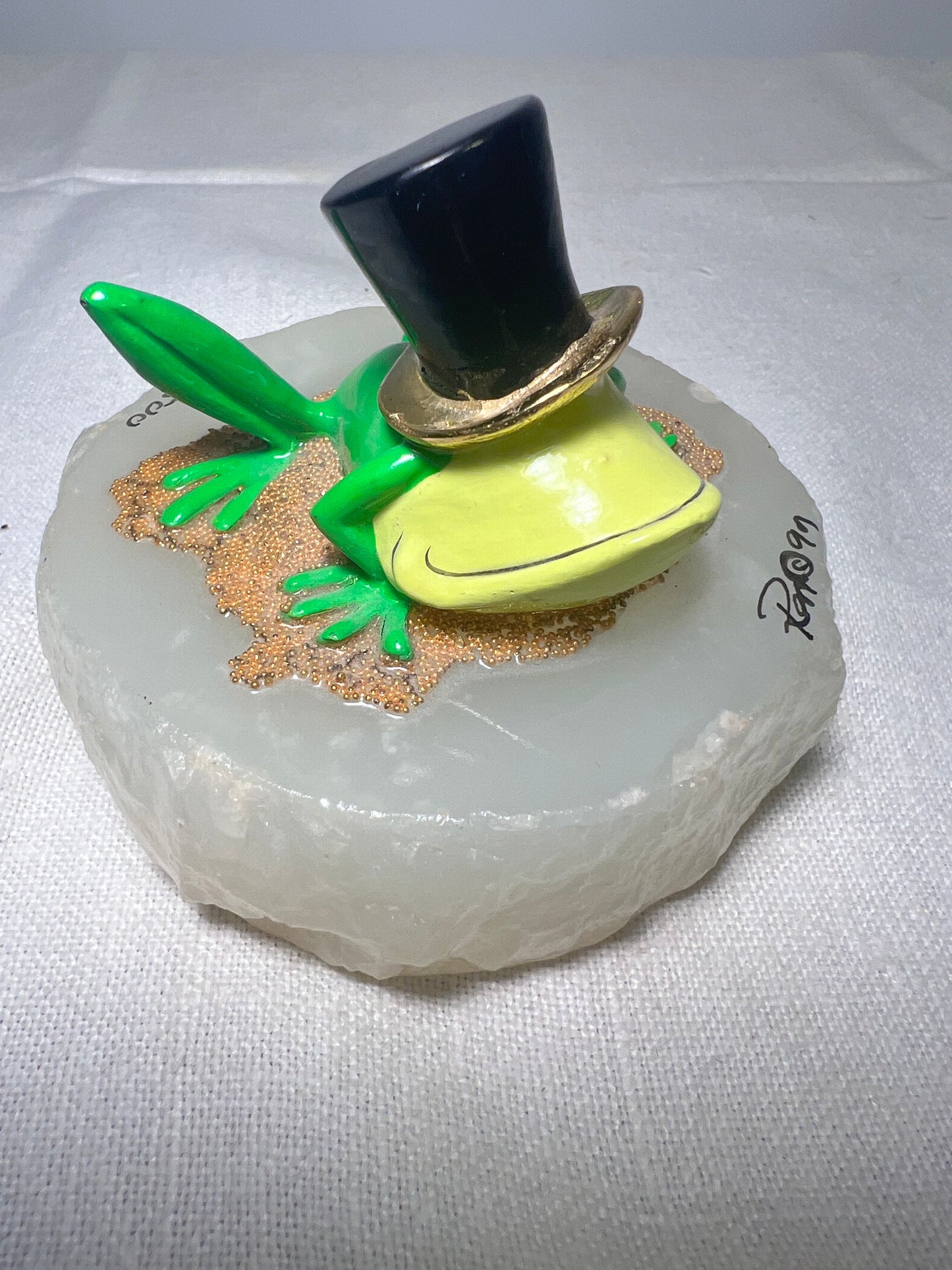 Ron Lee - Michigan J. Frog- Sitting-1997- signed and numbered 1411/1500- Looney Tunes- Warner Brothers- stone base