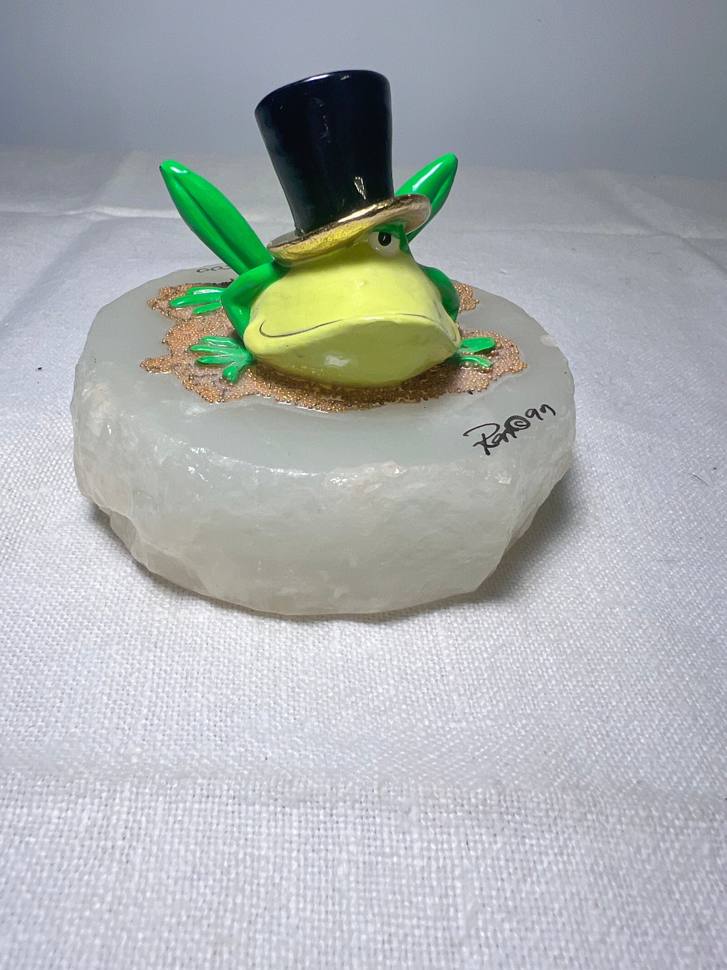 Ron Lee - Michigan J. Frog- Sitting-1997- signed and numbered 1411/1500- Looney Tunes- Warner Brothers- stone base