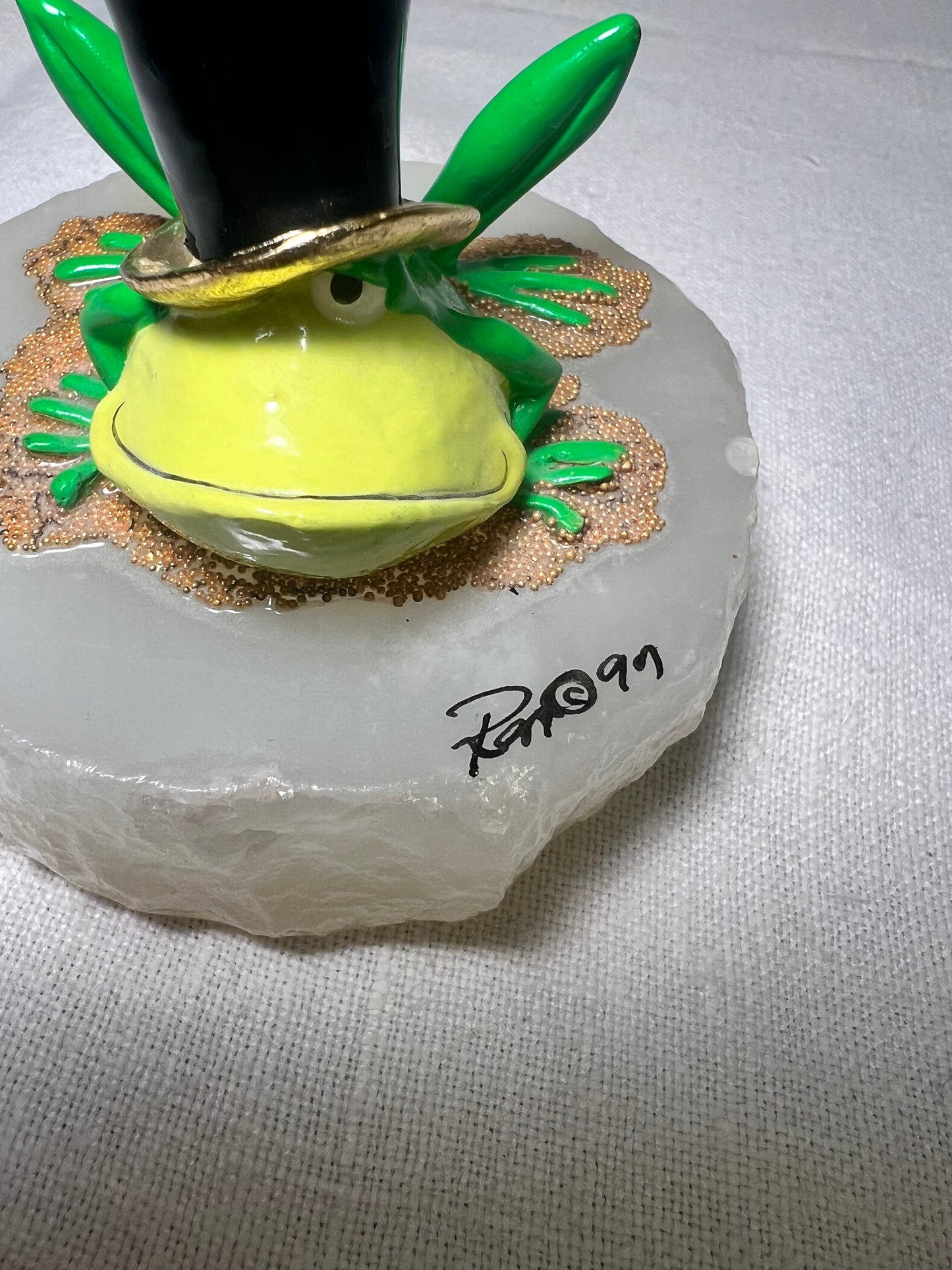 Ron Lee - Michigan J. Frog- Sitting-1997- signed and numbered 1411/1500- Looney Tunes- Warner Brothers- stone base
