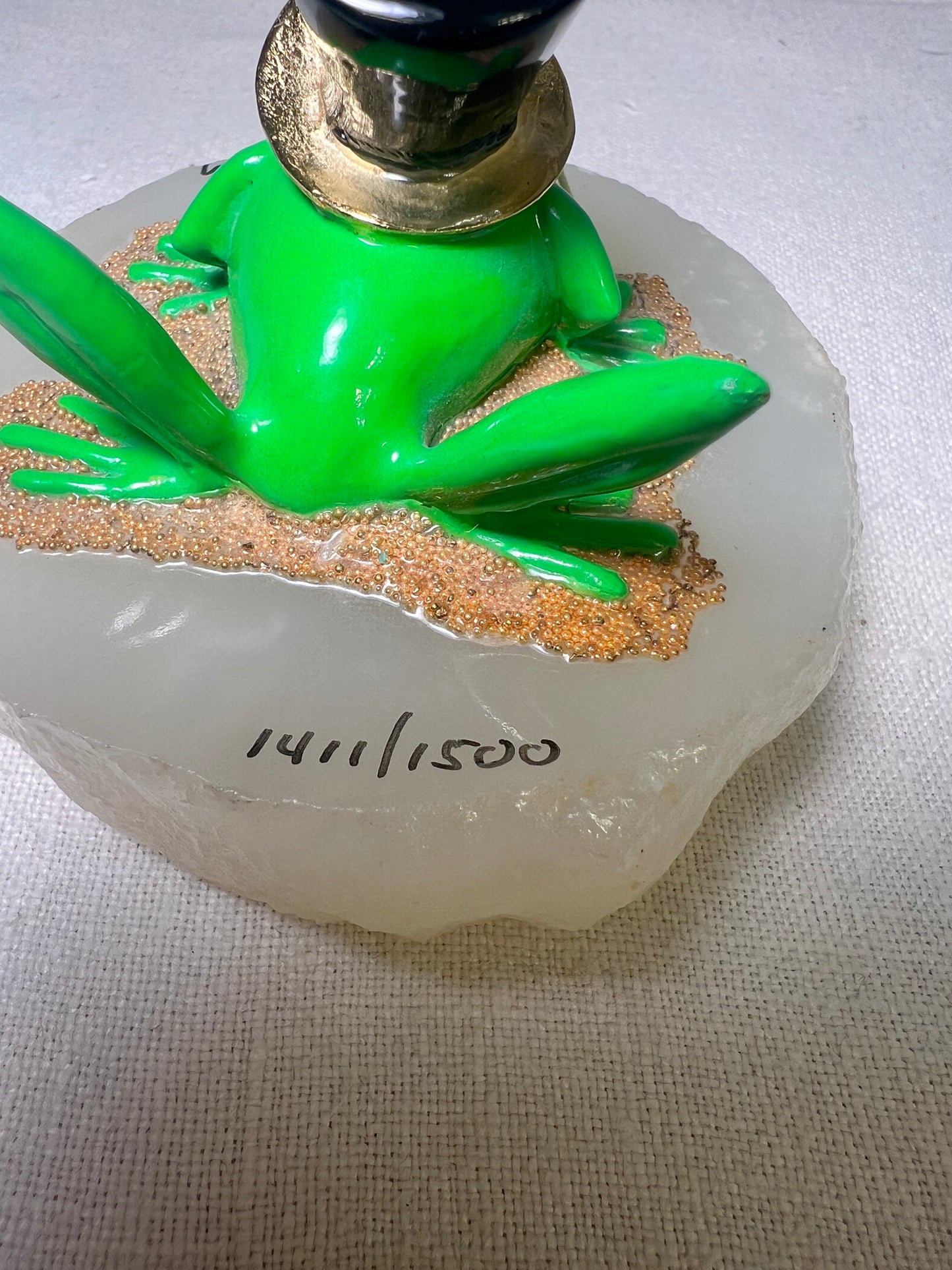 Ron Lee - Michigan J. Frog- Sitting-1997- signed and numbered 1411/1500- Looney Tunes- Warner Brothers- stone base