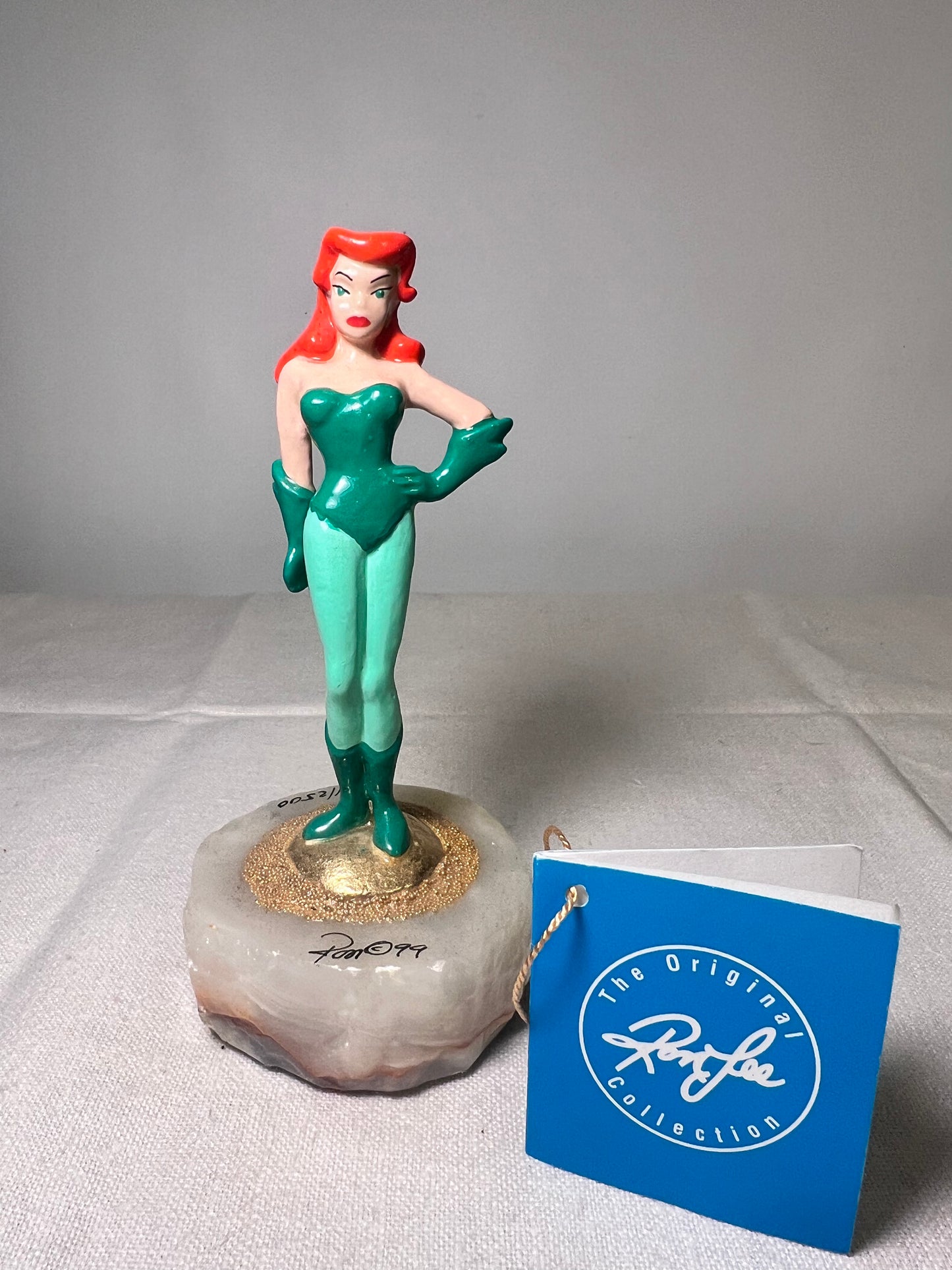 Ron Lee - Poison Ivy- 5 1/2” statue- signed and numbered 1124\2500 -DC comics – Warner Brothers – Stone base – 1999 ￼￼