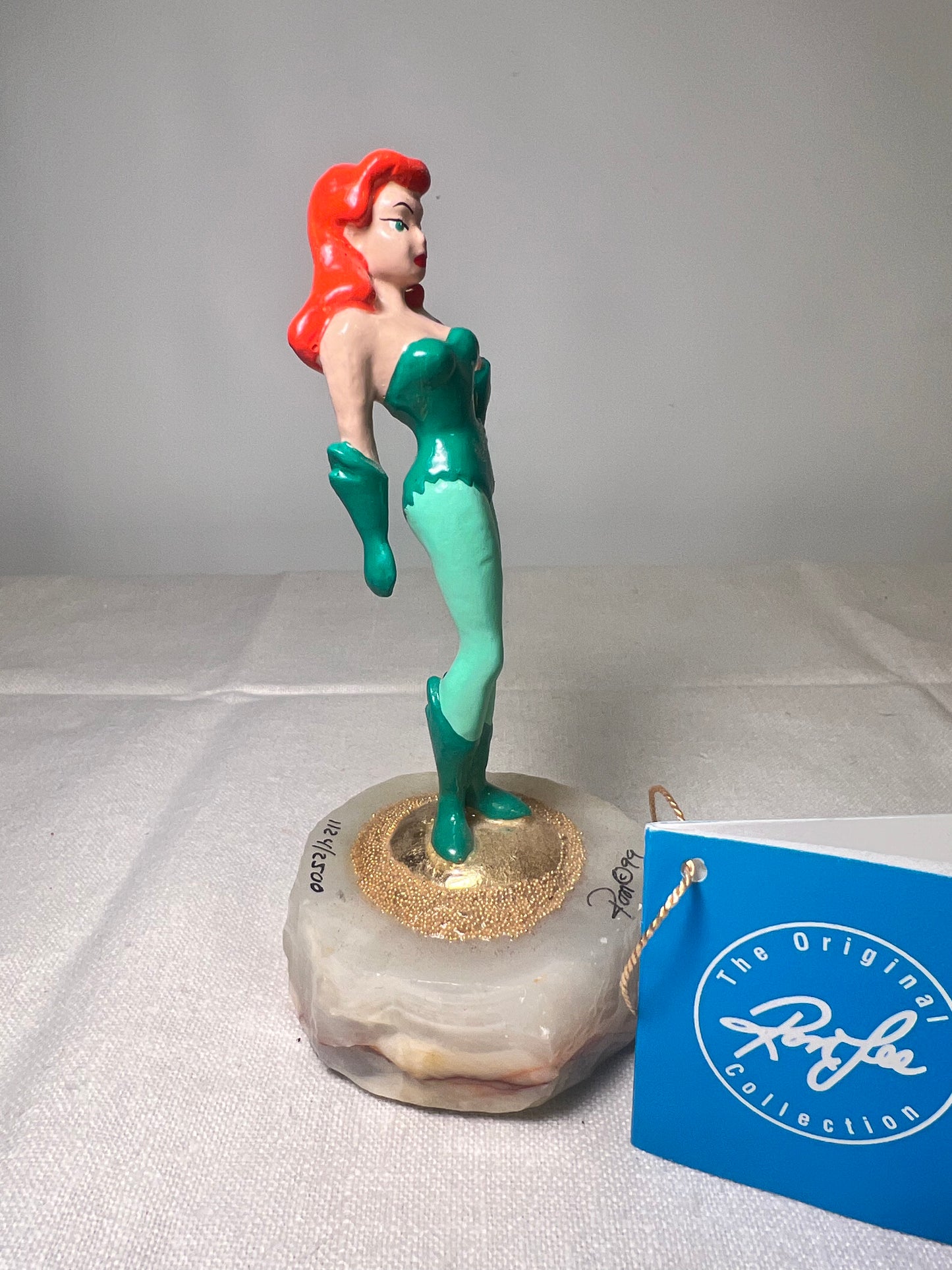 Ron Lee - Poison Ivy- 5 1/2” statue- signed and numbered 1124\2500 -DC comics – Warner Brothers – Stone base – 1999 ￼￼