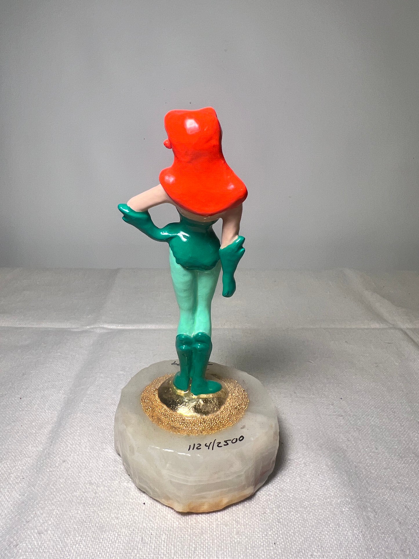 Ron Lee - Poison Ivy- 5 1/2” statue- signed and numbered 1124\2500 -DC comics – Warner Brothers – Stone base – 1999 ￼￼