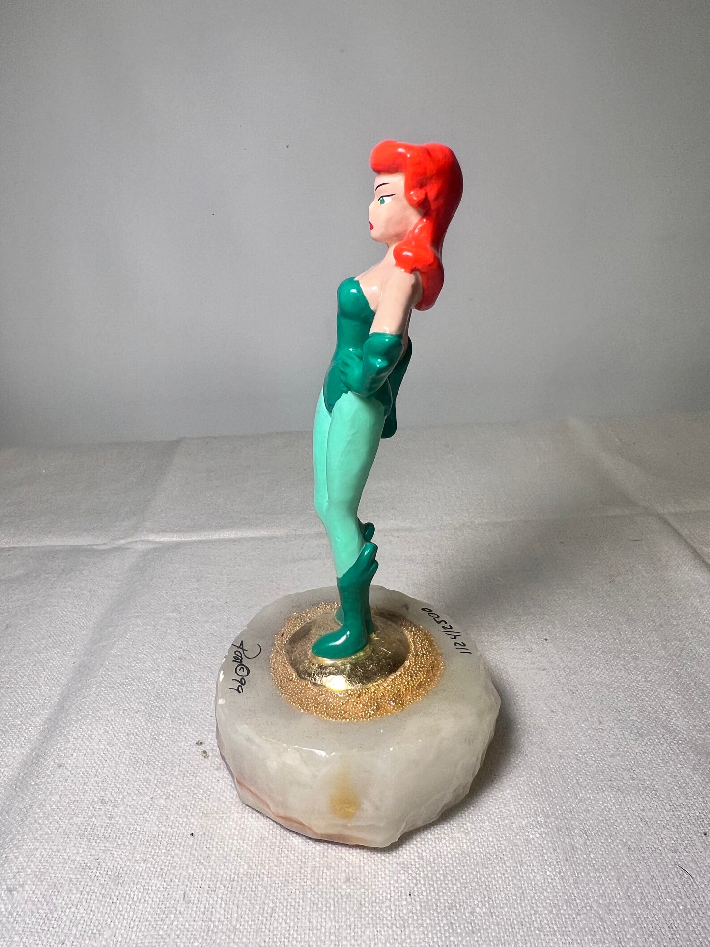 Ron Lee - Poison Ivy- 5 1/2” statue- signed and numbered 1124\2500 -DC comics – Warner Brothers – Stone base – 1999 ￼￼