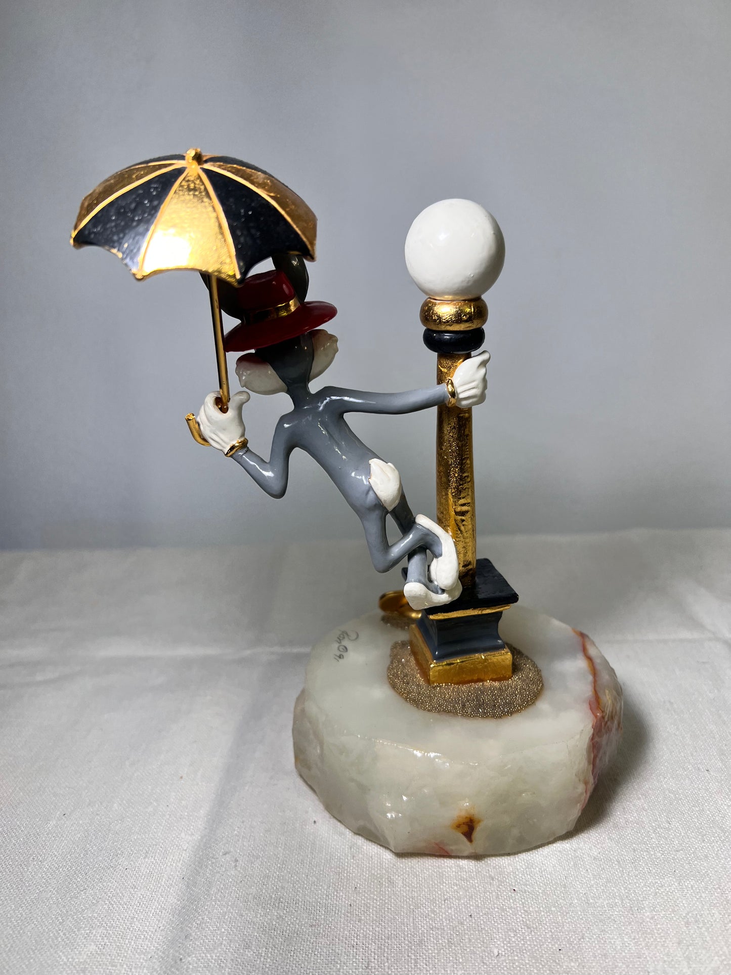 Ron Lee- Bugs Bunny- singing in the rain- 7” statue- signed -1991-Looney Tunes- stone base