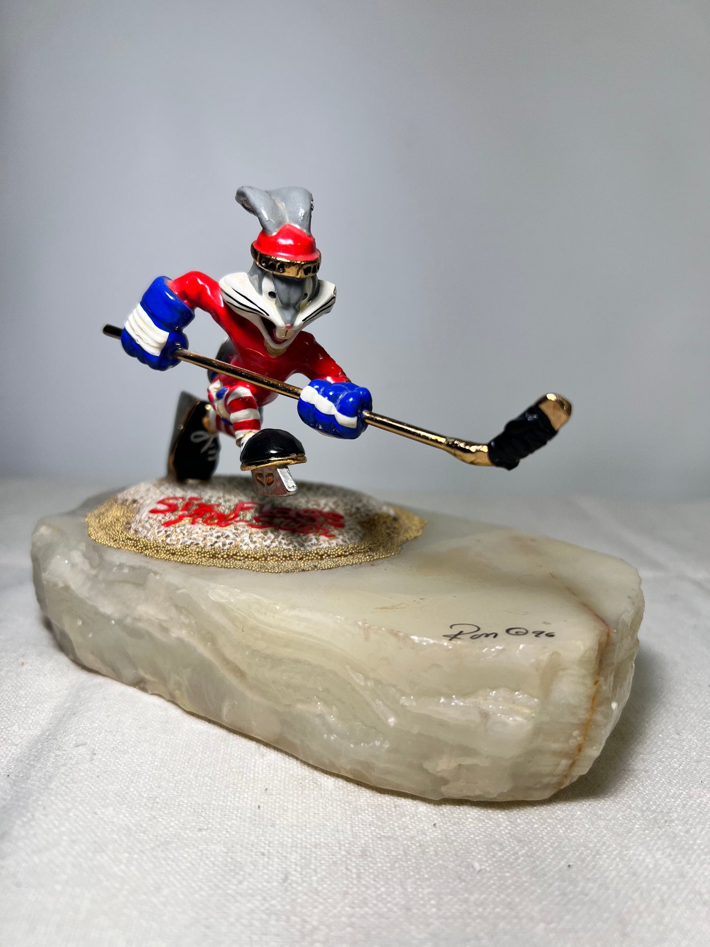 Ron Lee- Bugs Bunny- playing hockey-six flags- signed and numbered 124/750- Looney Tunes-1996- Stone base