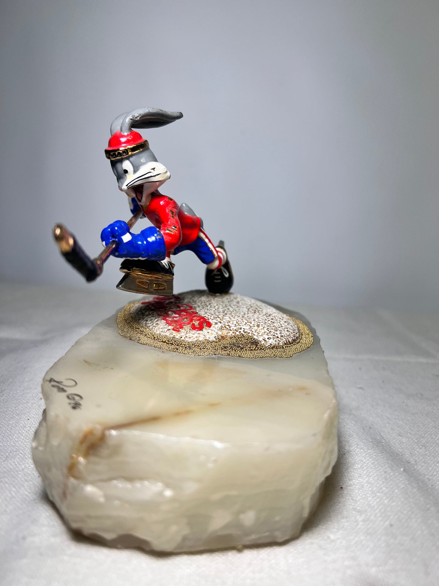 Ron Lee- Bugs Bunny- playing hockey-six flags- signed and numbered 124/750- Looney Tunes-1996- Stone base