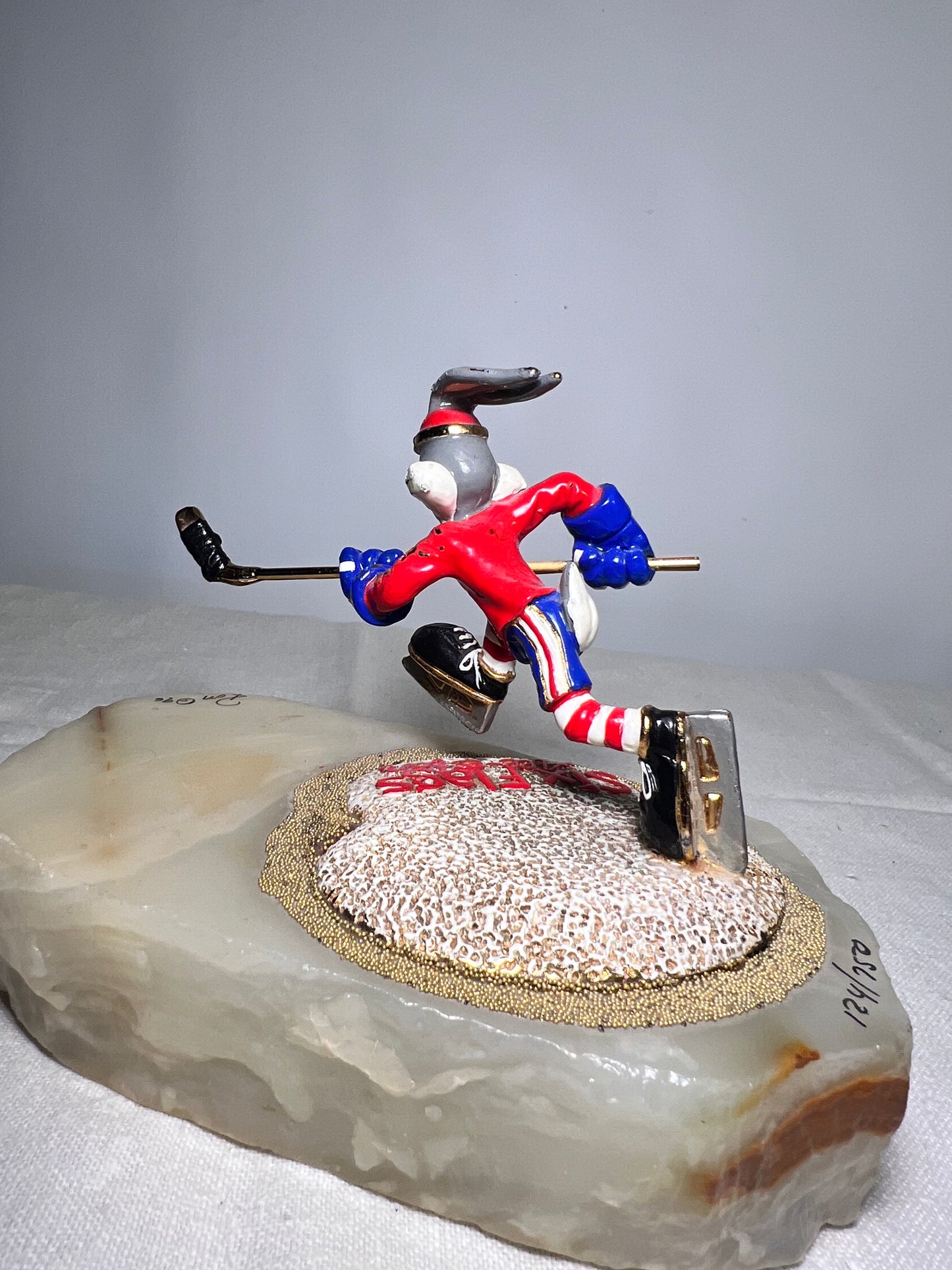 Ron Lee- Bugs Bunny- playing hockey-six flags- signed and numbered 124/750- Looney Tunes-1996- Stone base