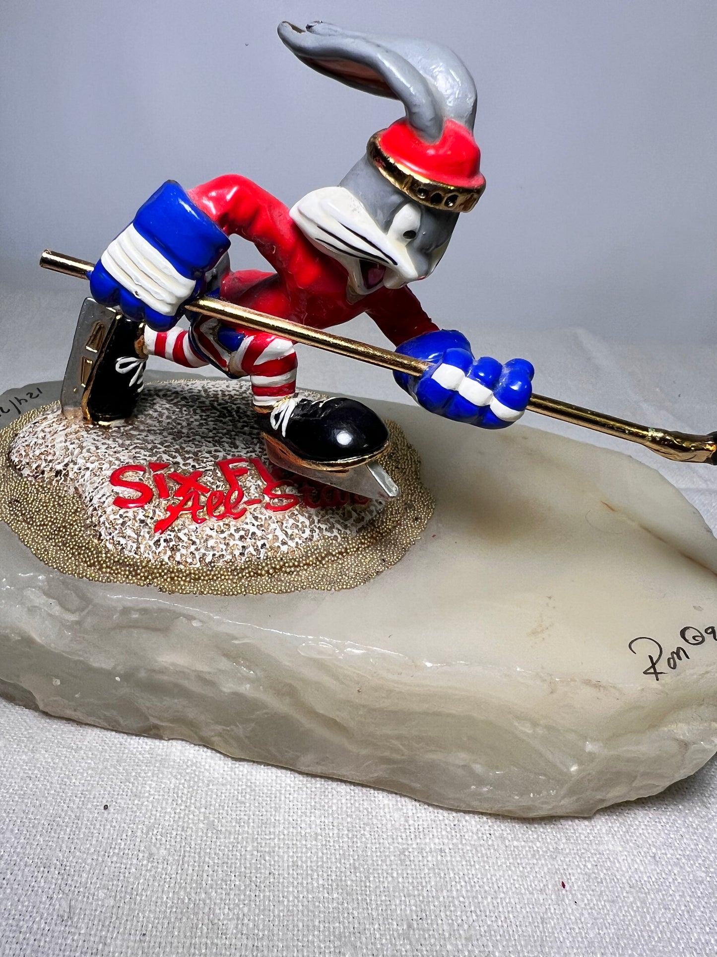 Ron Lee- Bugs Bunny- playing hockey-six flags- signed and numbered 124/750- Looney Tunes-1996- Stone base