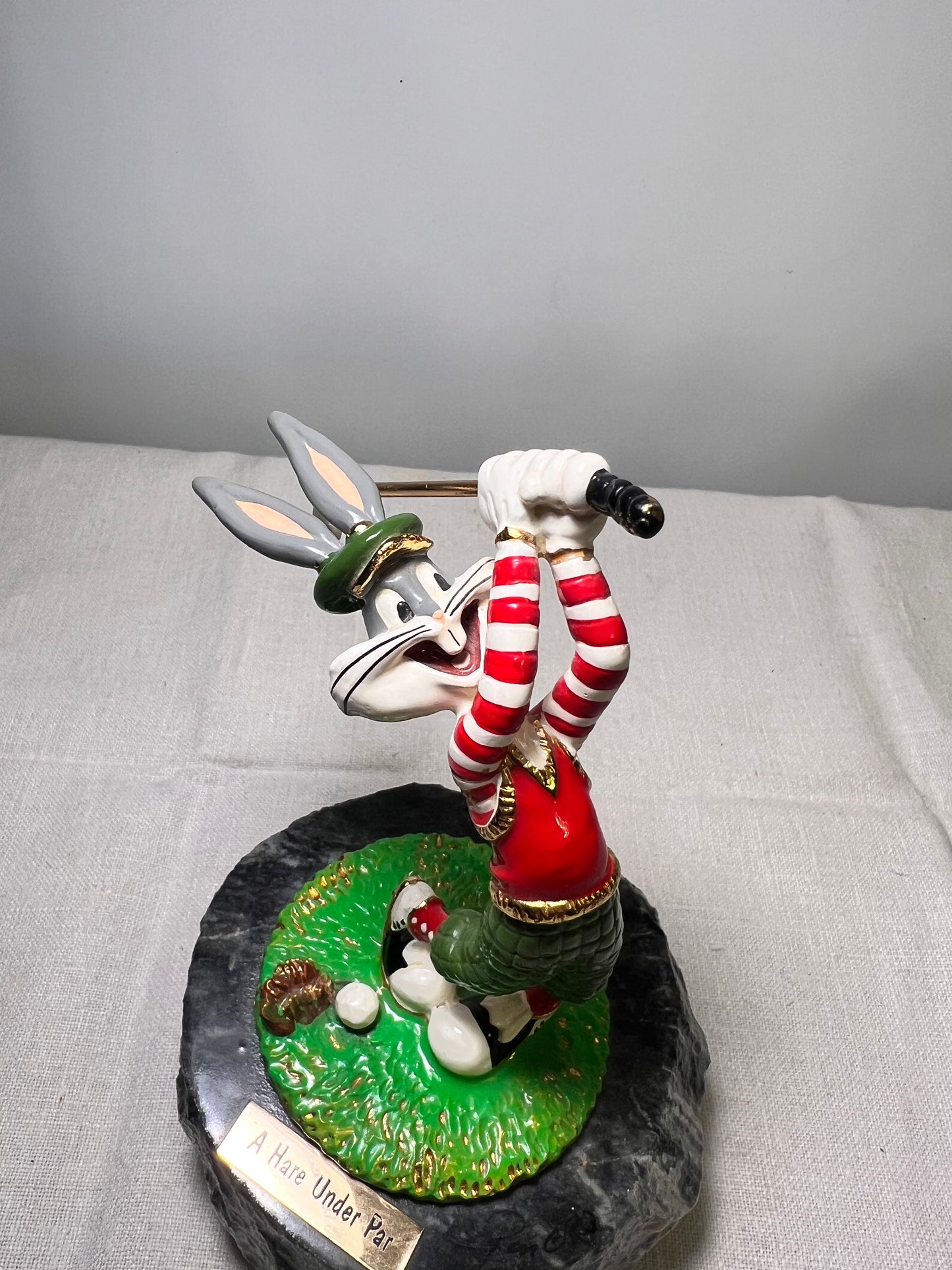 Ron Lee- Bugs Bunny- A Hare Under Par- Golfing- signed and numbered 808/1000- 1992- looney tunes- stone base