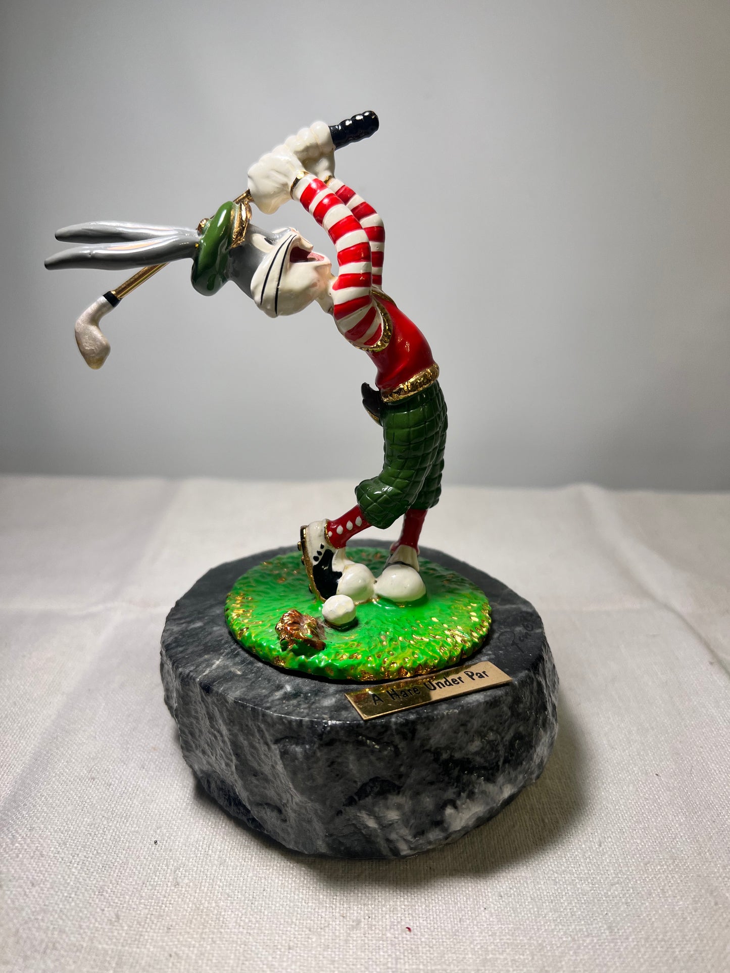 Ron Lee- Bugs Bunny- A Hare Under Par- Golfing- signed and numbered 808/1000- 1992- looney tunes- stone base