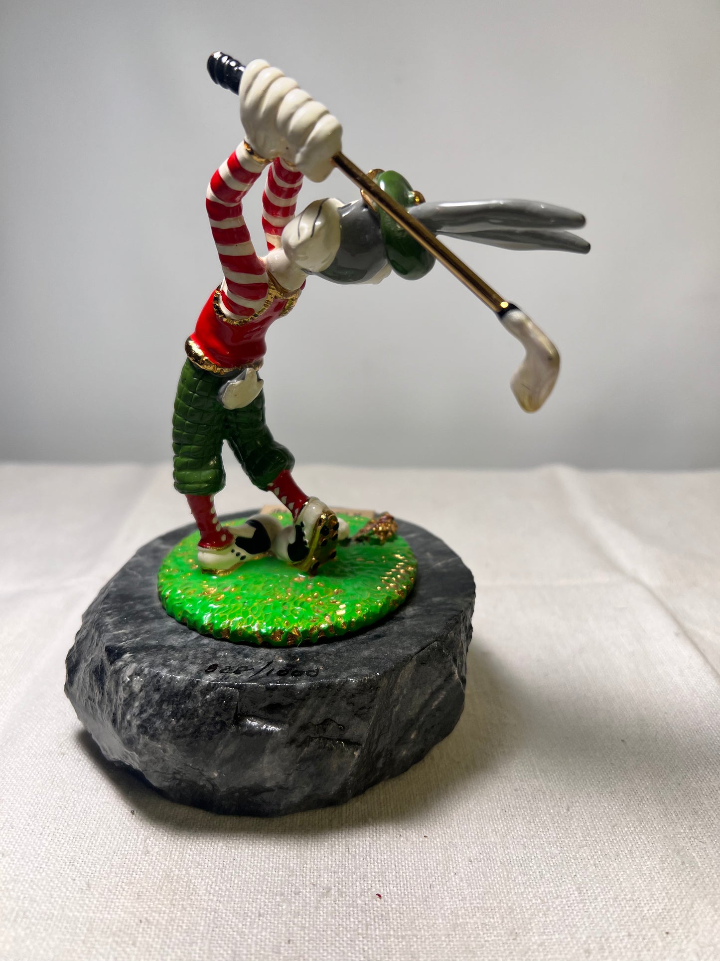 Ron Lee- Bugs Bunny- A Hare Under Par- Golfing- signed and numbered 808/1000- 1992- looney tunes- stone base