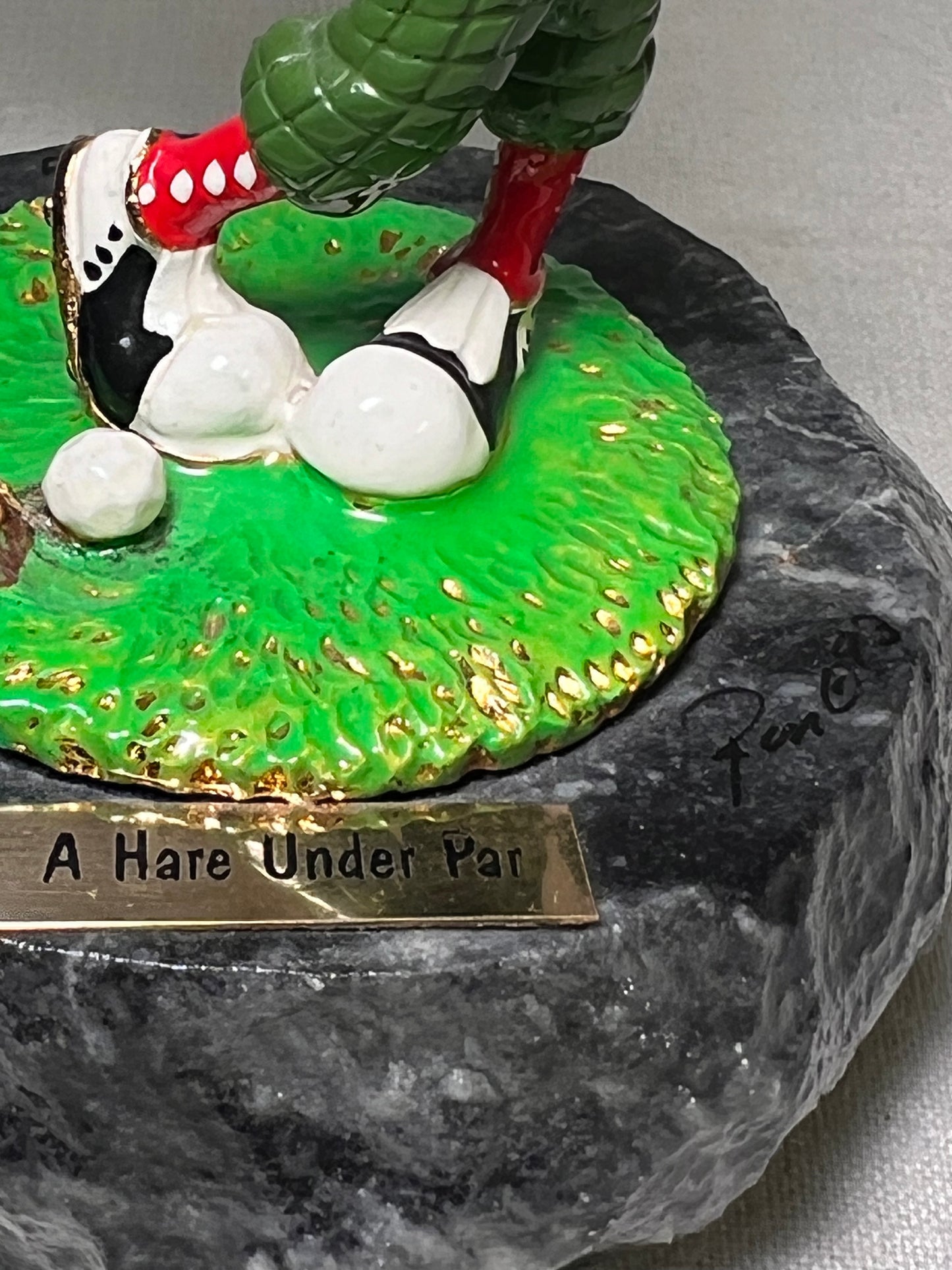 Ron Lee- Bugs Bunny- A Hare Under Par- Golfing- signed and numbered 808/1000- 1992- looney tunes- stone base