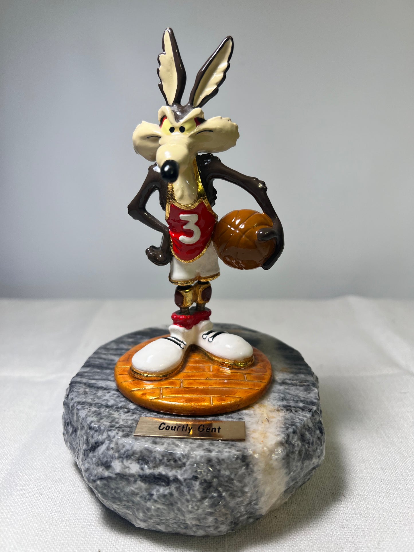 Ron Lee- Wile E. Coyote- Court Gent- Basketball-6.5” statue- Looney Tunes- Warner Brothers