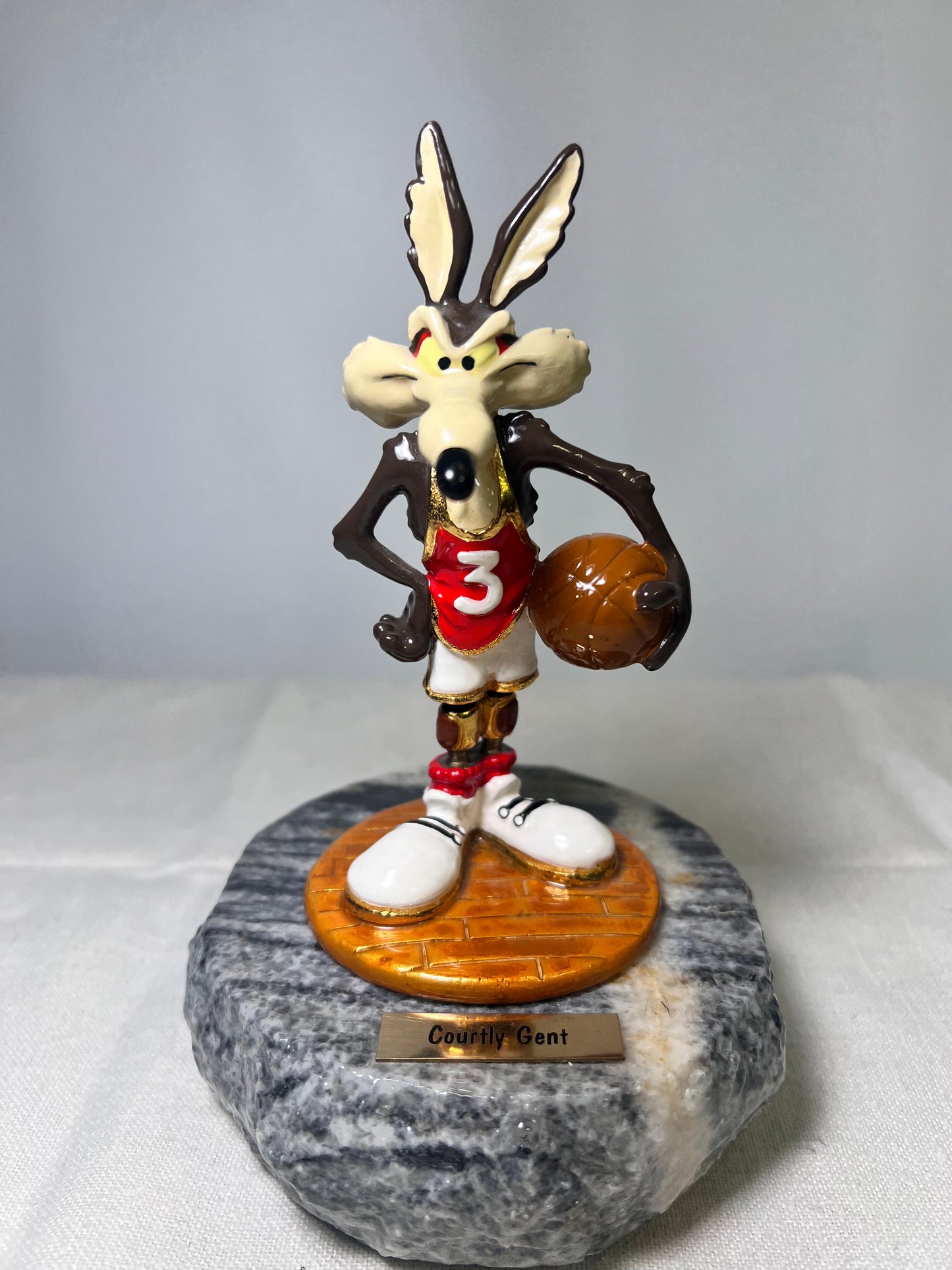 Ron Lee- Wile E. Coyote- Court Gent- Basketball-6.5” statue- Looney Tunes- Warner Brothers
