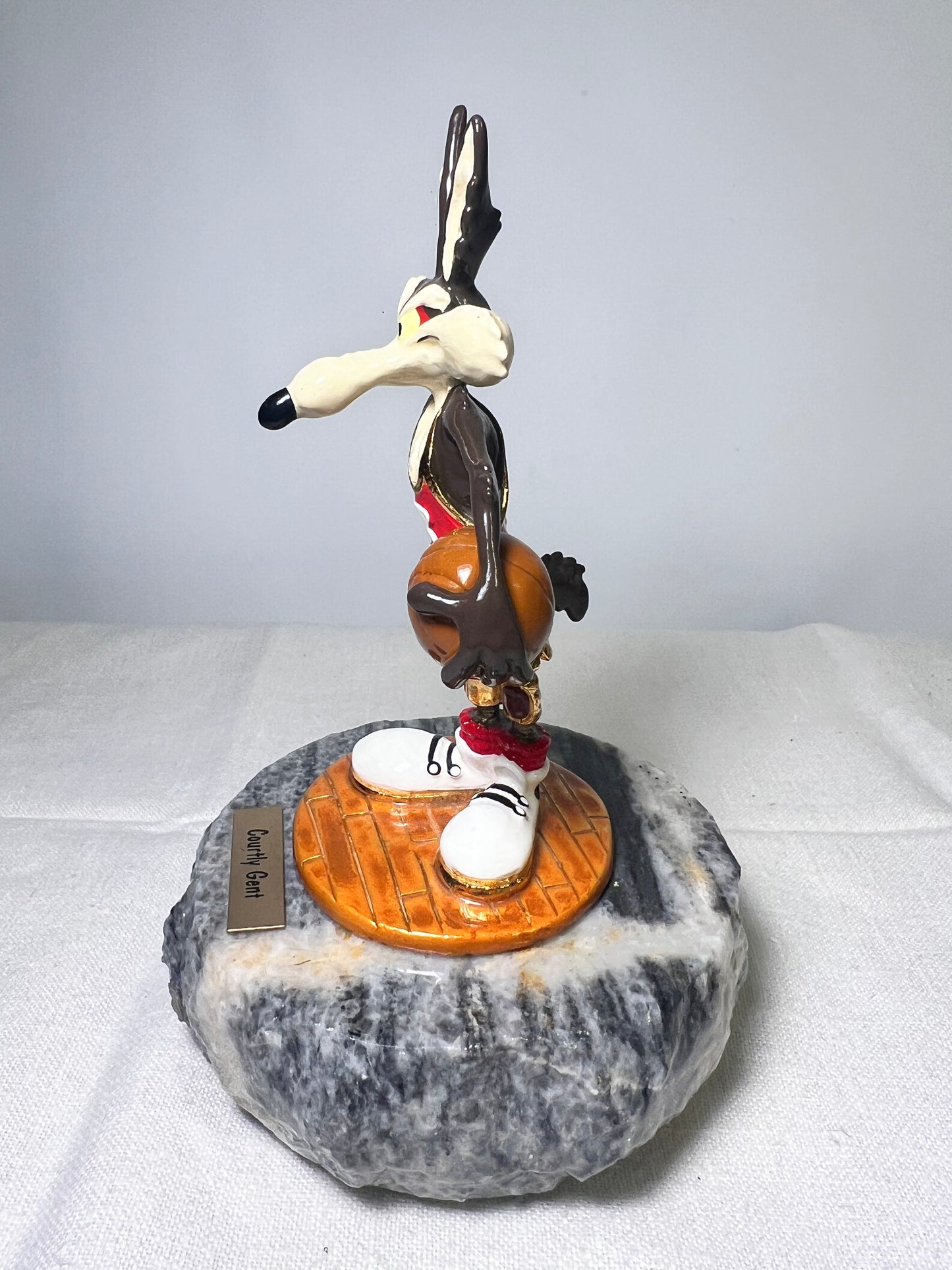 Ron Lee- Wile E. Coyote- Court Gent- Basketball-6.5” statue- Looney Tunes- Warner Brothers