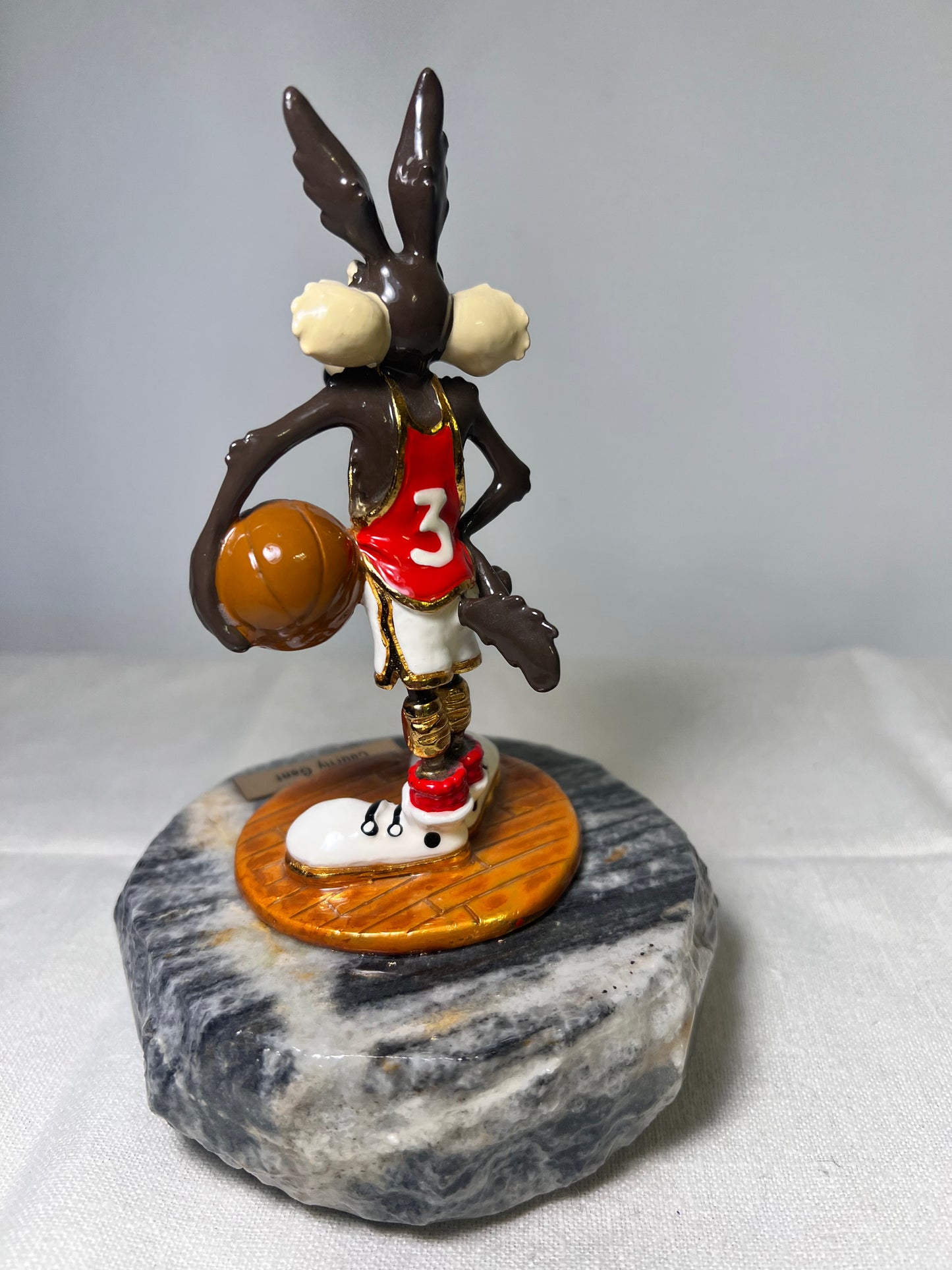 Ron Lee- Wile E. Coyote- Court Gent- Basketball-6.5” statue- Looney Tunes- Warner Brothers