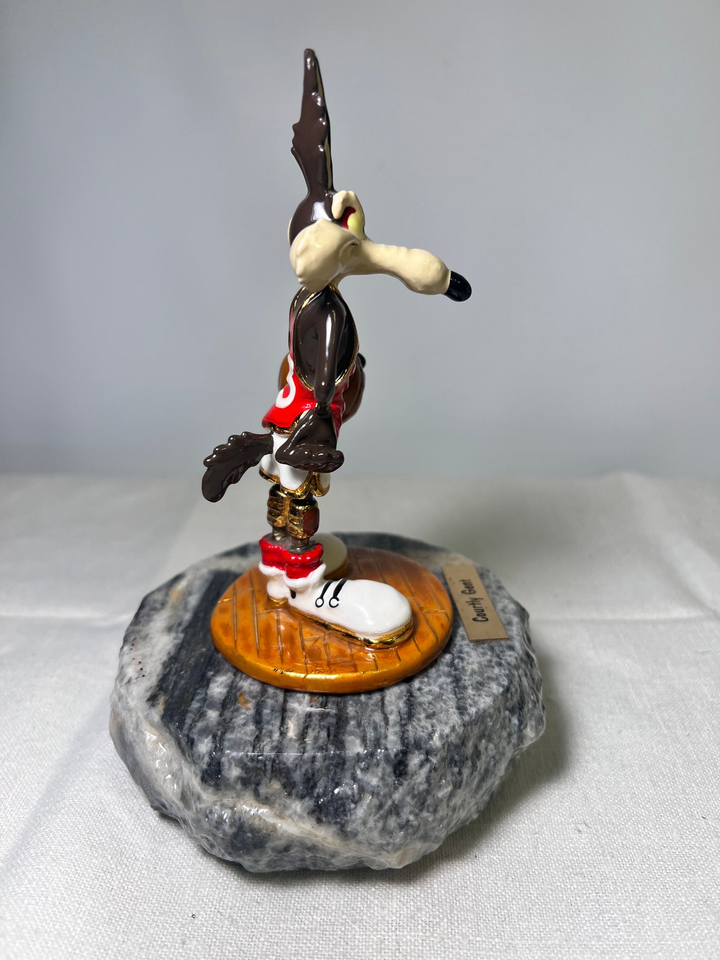 Ron Lee- Wile E. Coyote- Court Gent- Basketball-6.5” statue- Looney Tunes- Warner Brothers