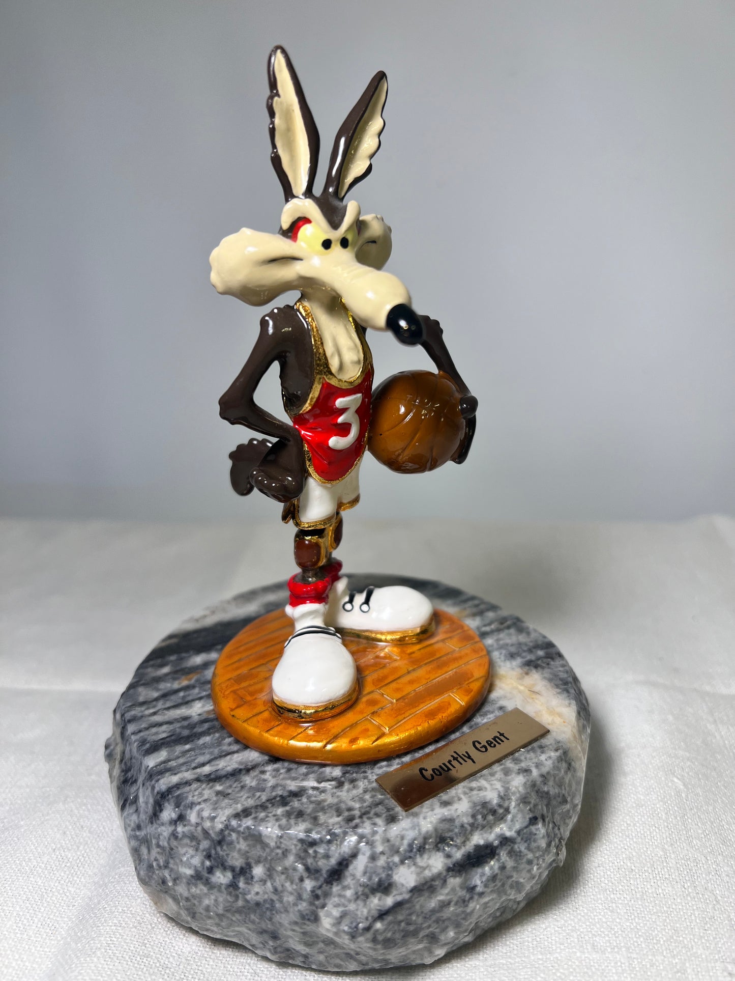 Ron Lee- Wile E. Coyote- Court Gent- Basketball-6.5” statue- Looney Tunes- Warner Brothers