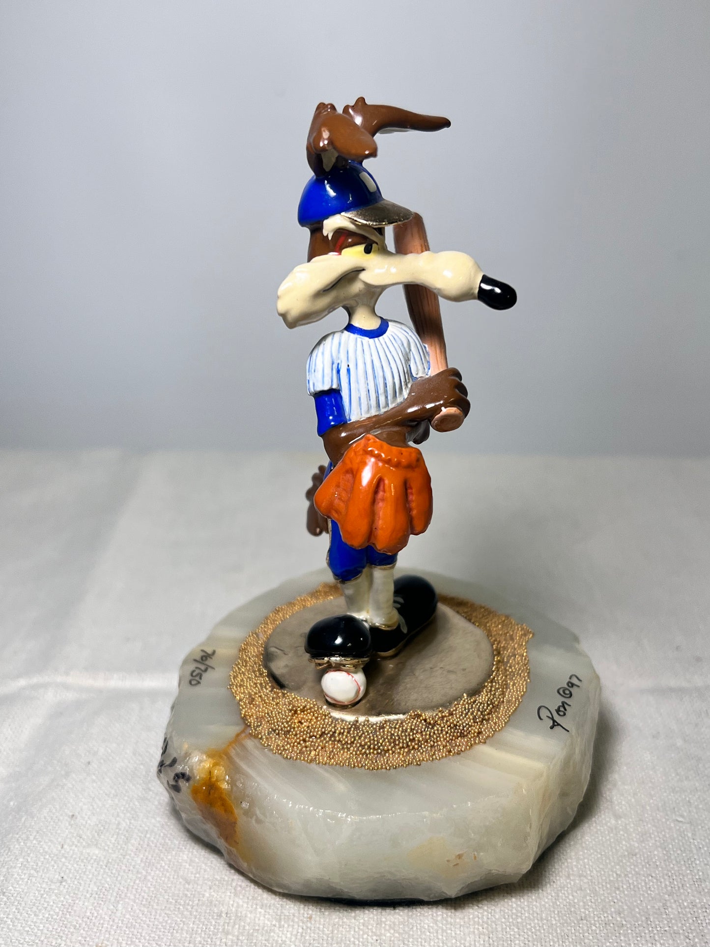 Ron Lee - Wile E. Coyote- Baseball-5” statue- 1997 – signed and numbered 76\750- looney Tunes – Warner Brothers – stone base ￼