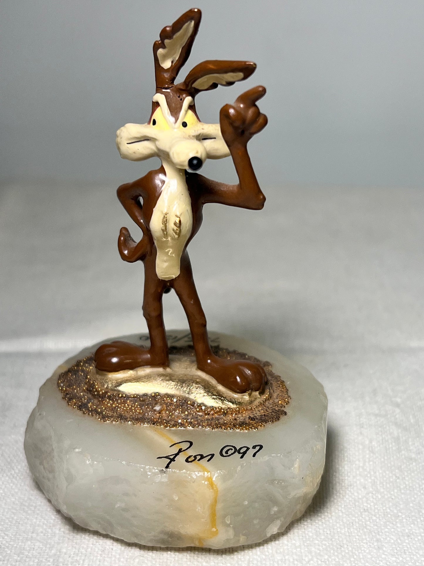 Ron Lee - Wile E Coyote- 4” statue- signed and numbered 735/1500 -looney Tunes – Warner Brothers – Stone base