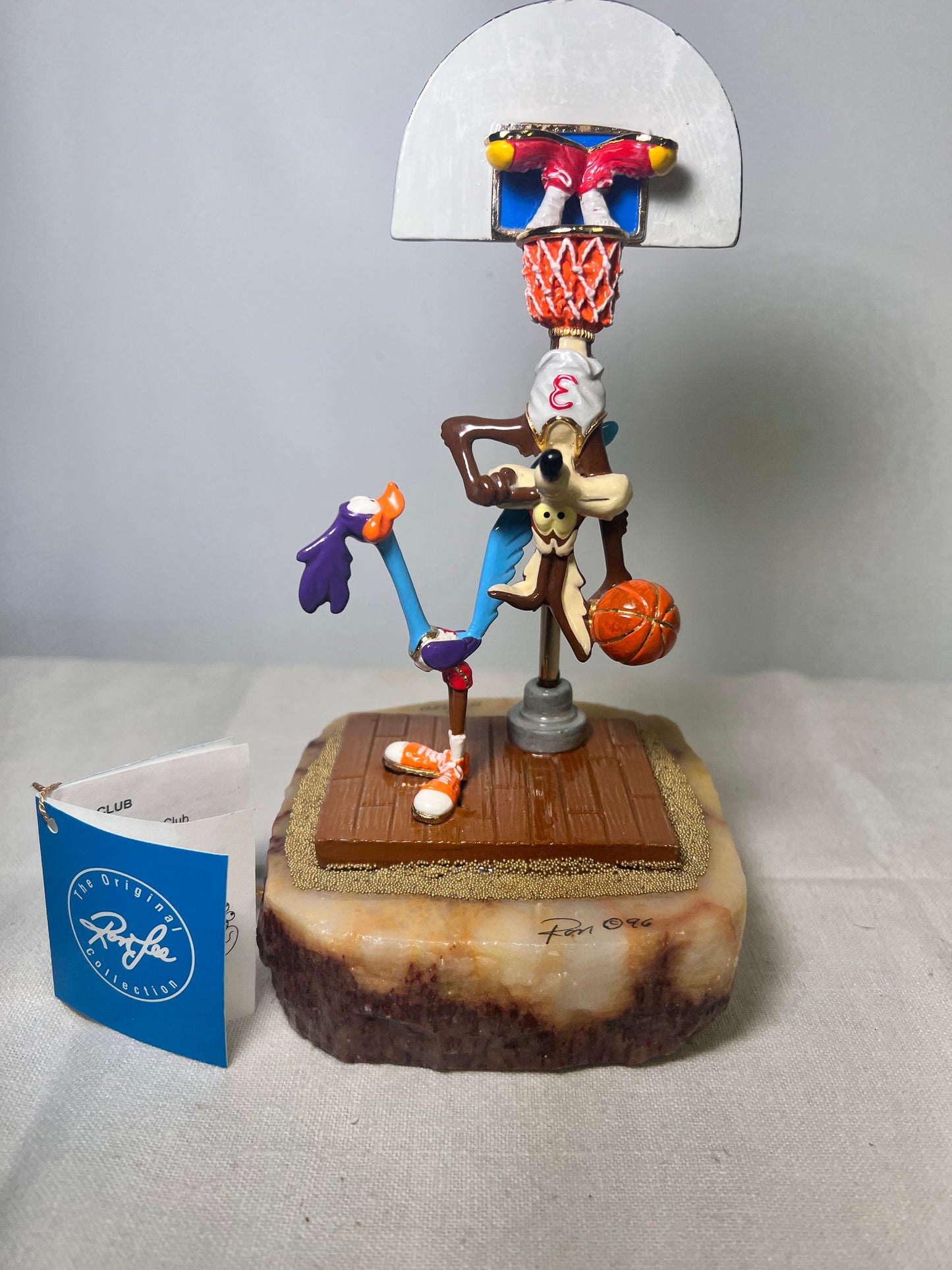 Ron Lee - Wile E Coyote & Roadrunner- Slam Dunk- basketball- 8” statue-signed and numbered 154\750-1996-Looney Tunes-Warner Brothers-stone base ￼