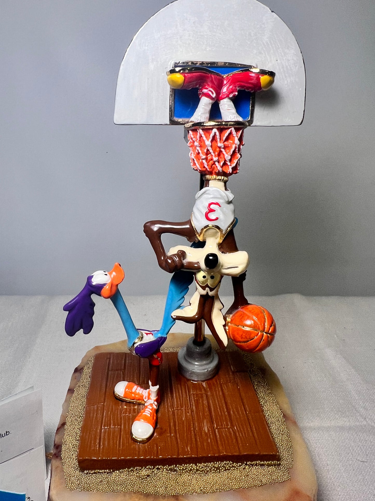 Ron Lee - Wile E Coyote & Roadrunner- Slam Dunk- basketball- 8” statue-signed and numbered 154\750-1996-Looney Tunes-Warner Brothers-stone base ￼