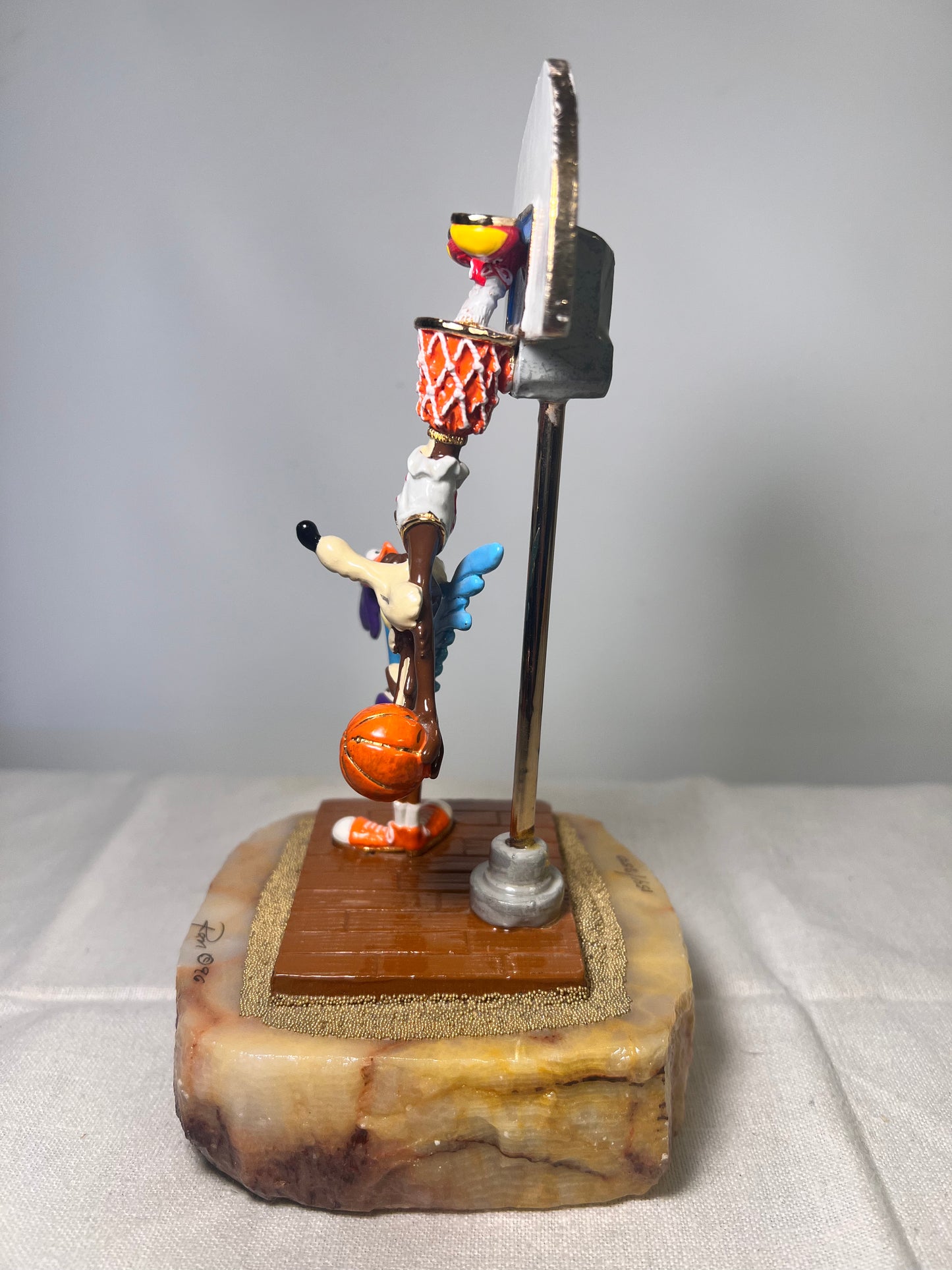 Ron Lee - Wile E Coyote & Roadrunner- Slam Dunk- basketball- 8” statue-signed and numbered 154\750-1996-Looney Tunes-Warner Brothers-stone base ￼