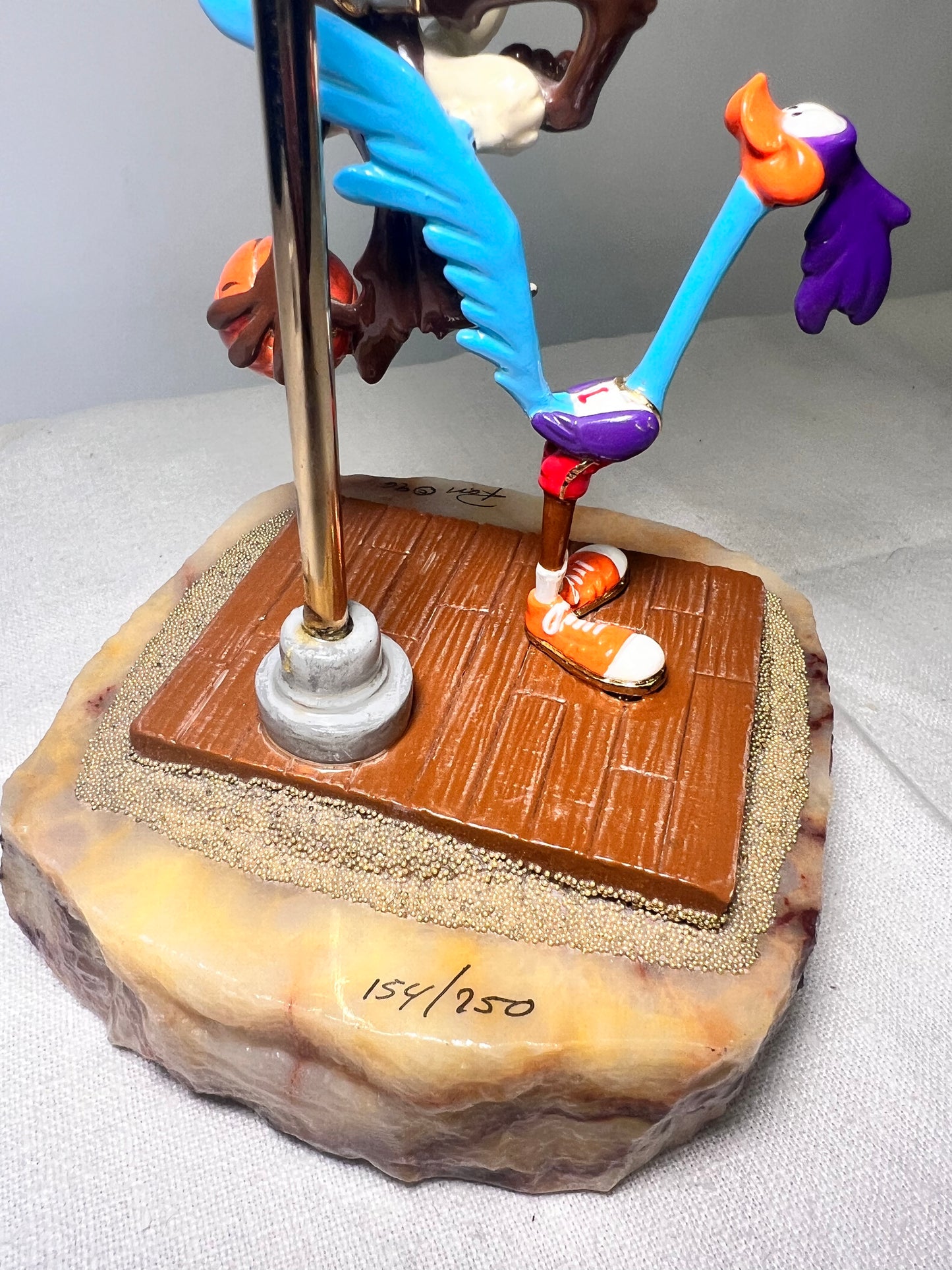 Ron Lee - Wile E Coyote & Roadrunner- Slam Dunk- basketball- 8” statue-signed and numbered 154\750-1996-Looney Tunes-Warner Brothers-stone base ￼