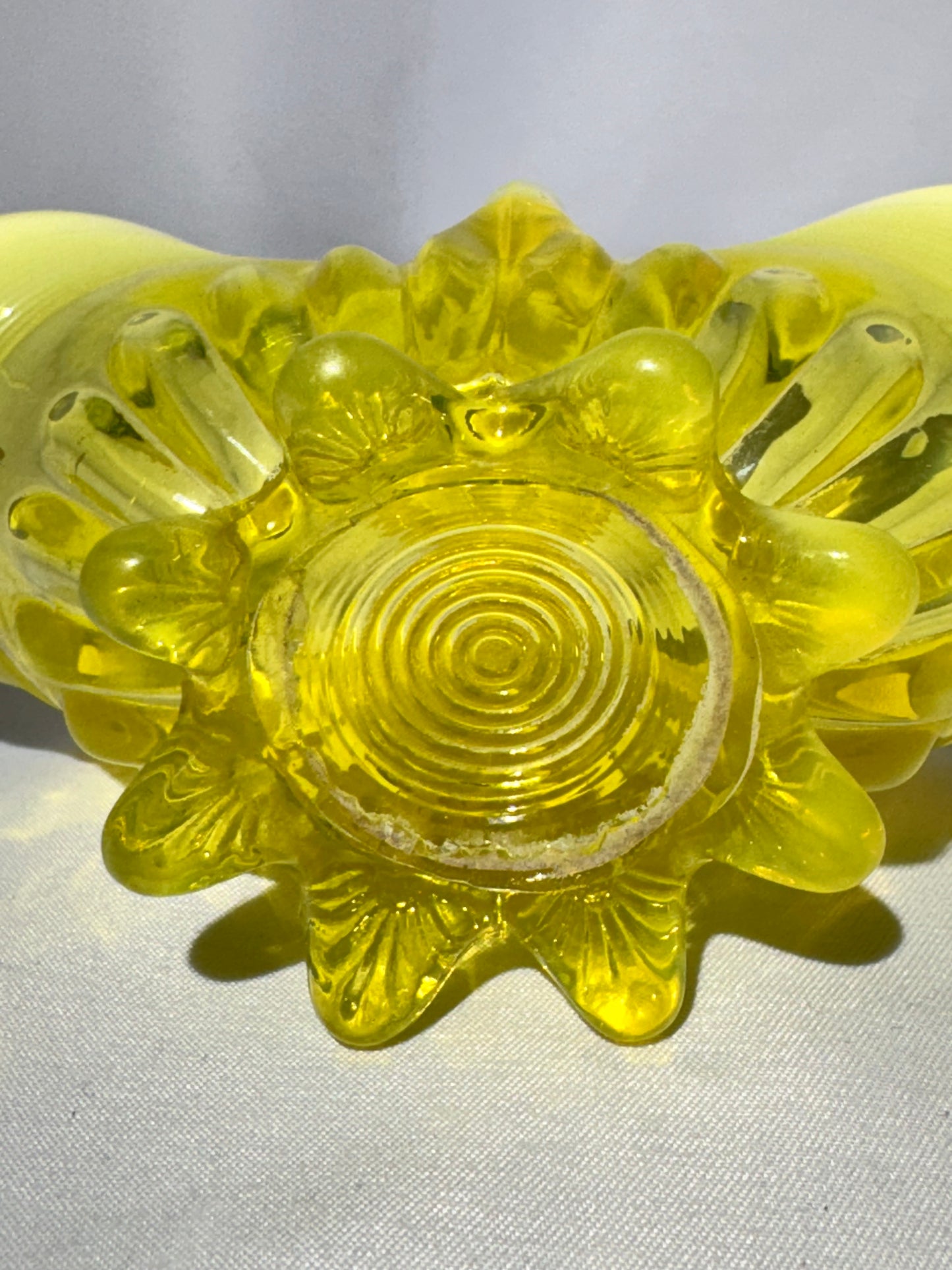 Uranium George Davidson Pearline Opalescent “Lady Caroline” Basket 1890s – Pinched Design