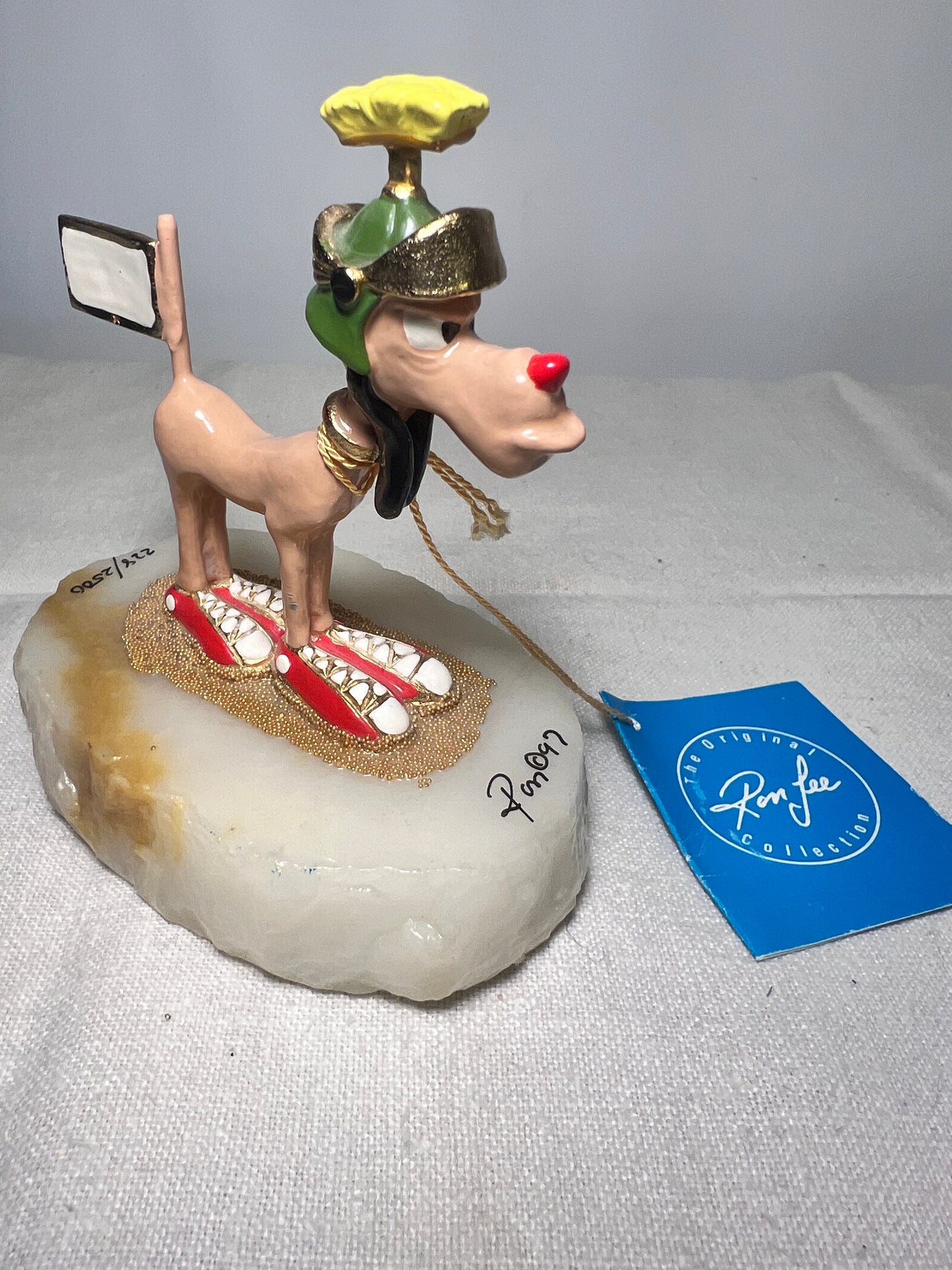 Ron Lee - Marvin the Martian’s dog￼K-9 -1997- signed and numbered 228/2500- Looney Tunes- Warner Brothers- stone base