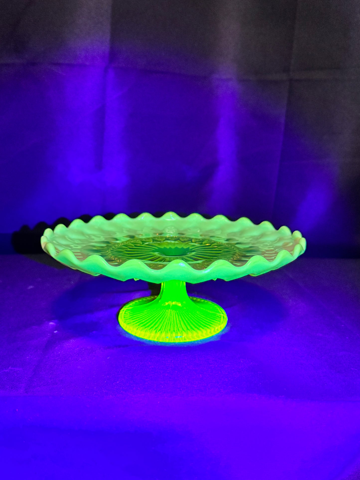 Uranium Davidson William & Mary Pedestal Cake Plate – Etched #217752