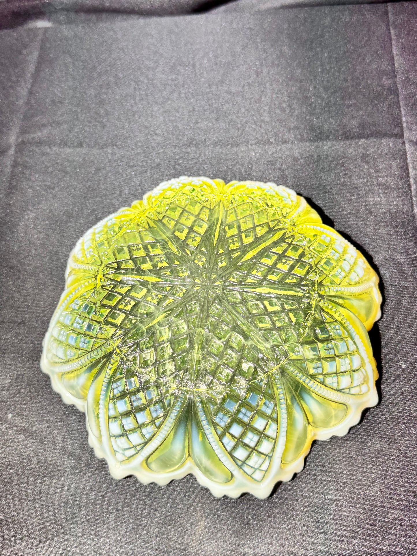 George Davidson “William & Mary” Pattern 7″ round Bowl / Candy Dish — Uranium Adolescent Pearline