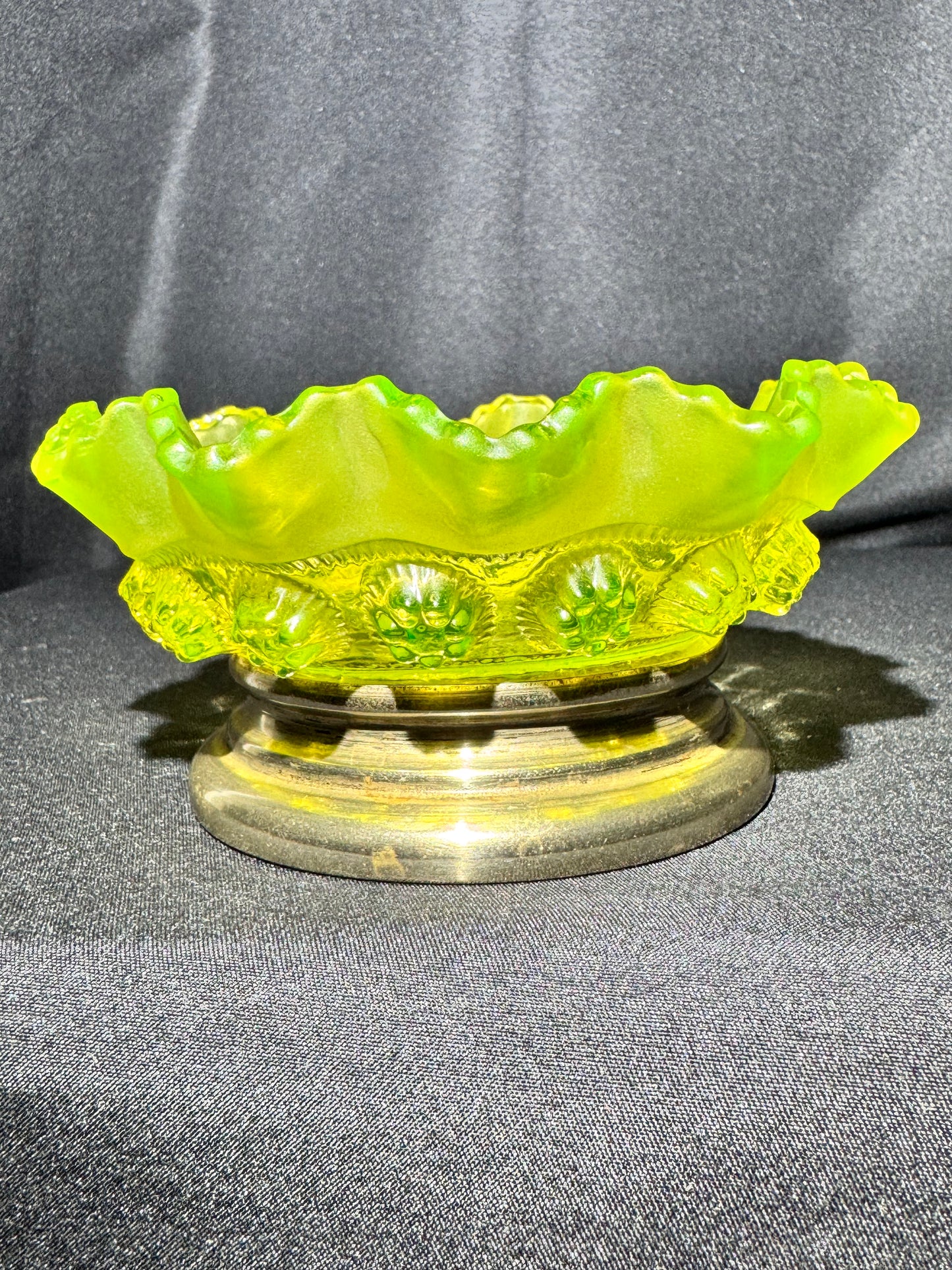 Uranium Davidson Blackberry Prunt/dish #R533040