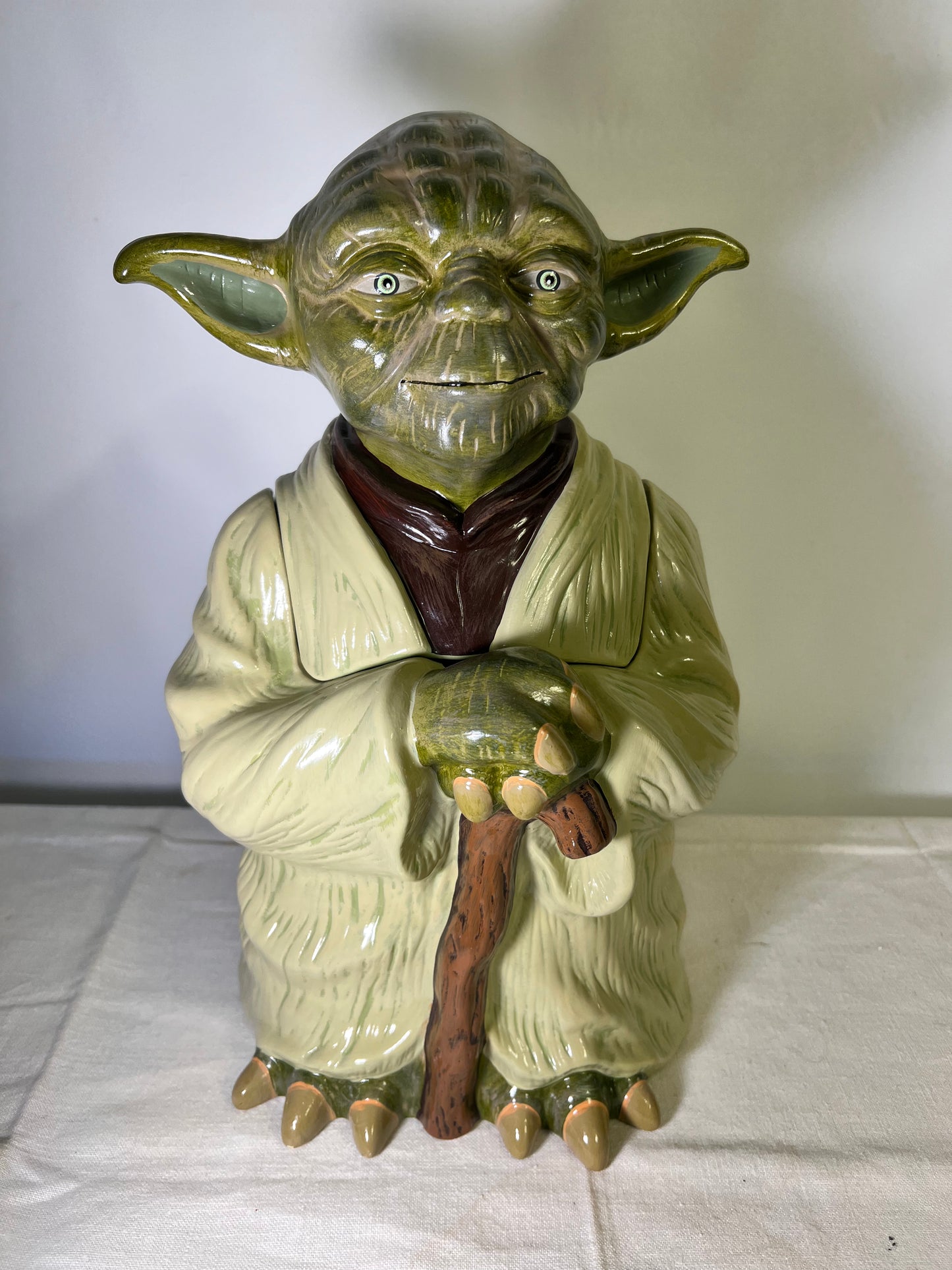 Yoda-Star Wars - collectors edition, cookie jar- Card Characters Inc.
shipping box dimensions 17 x 11” x 13”