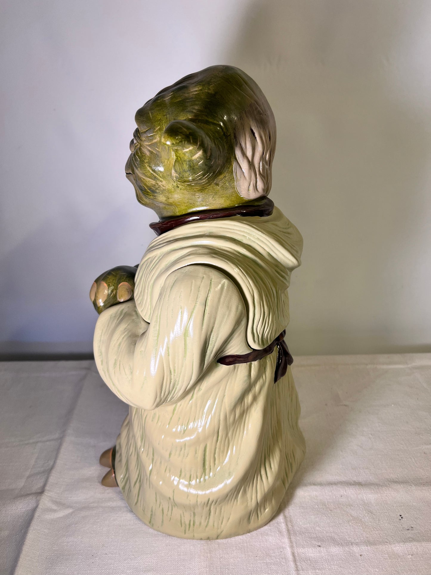 Yoda-Star Wars - collectors edition, cookie jar- Card Characters Inc.
shipping box dimensions 17 x 11” x 13”