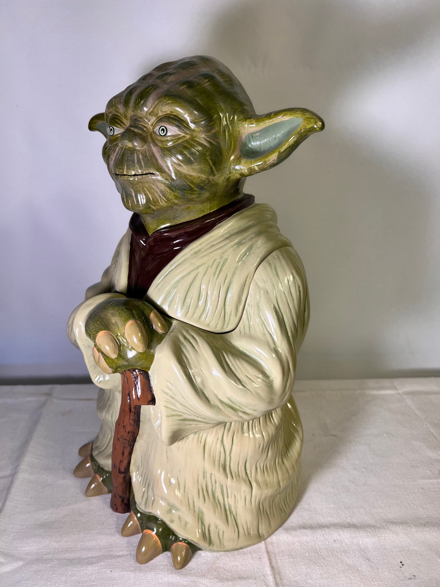 Yoda-Star Wars - collectors edition, cookie jar- Card Characters Inc.
shipping box dimensions 17 x 11” x 13”