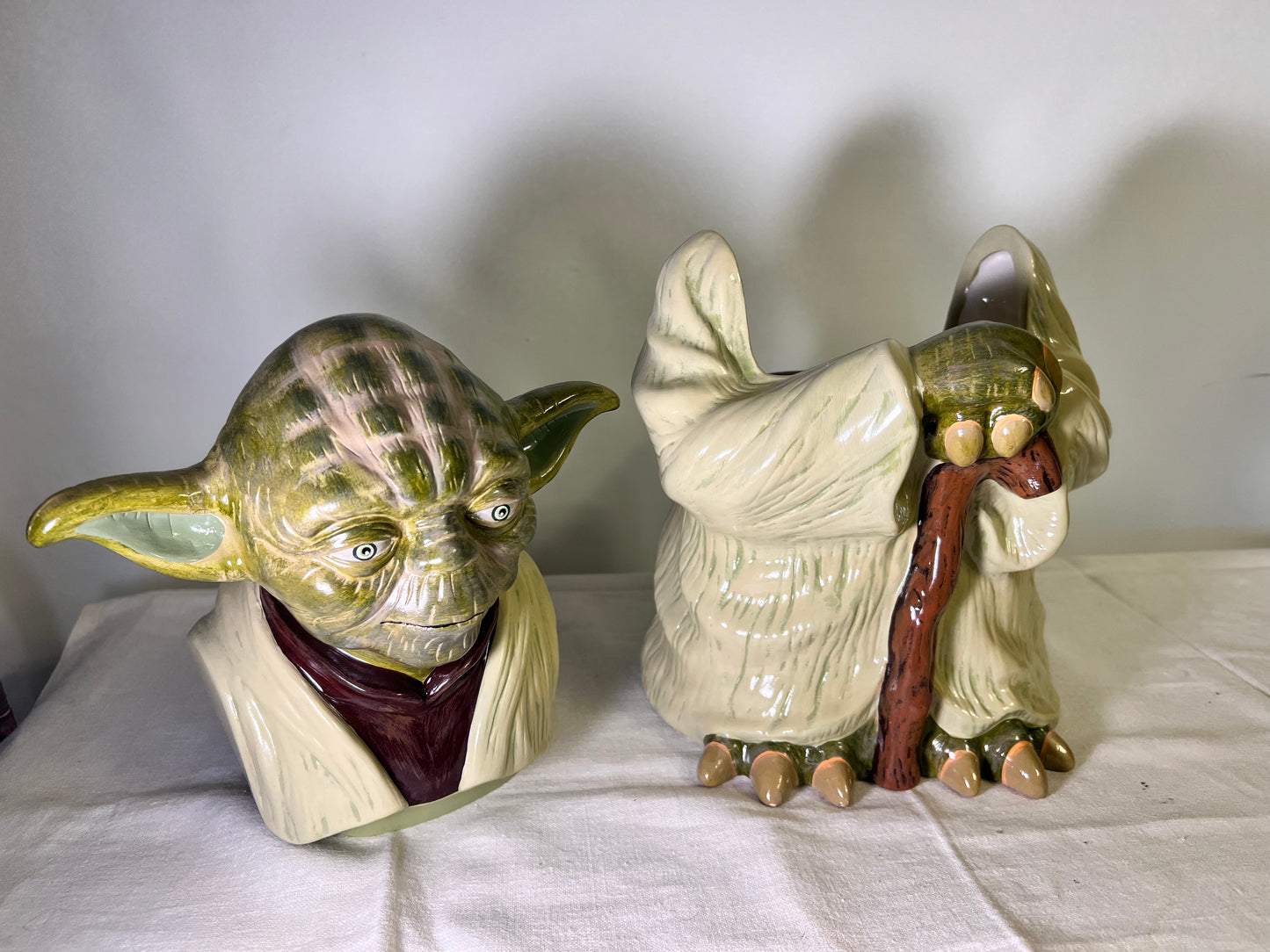 Yoda-Star Wars - collectors edition, cookie jar- Card Characters Inc.
shipping box dimensions 17 x 11” x 13”