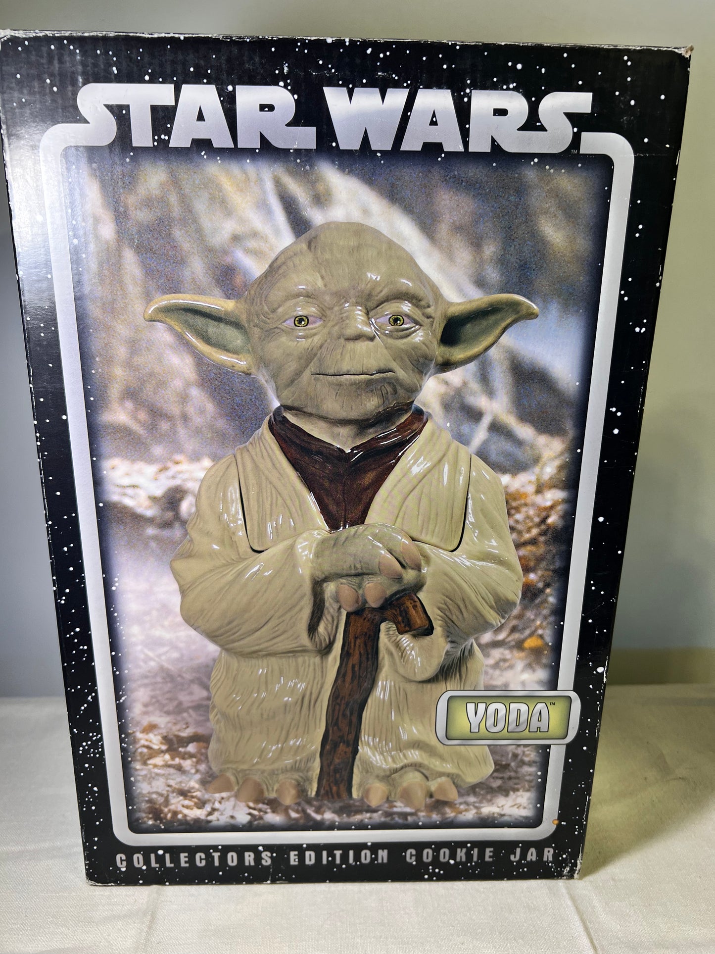 Yoda-Star Wars - collectors edition, cookie jar- Card Characters Inc.
shipping box dimensions 17 x 11” x 13”