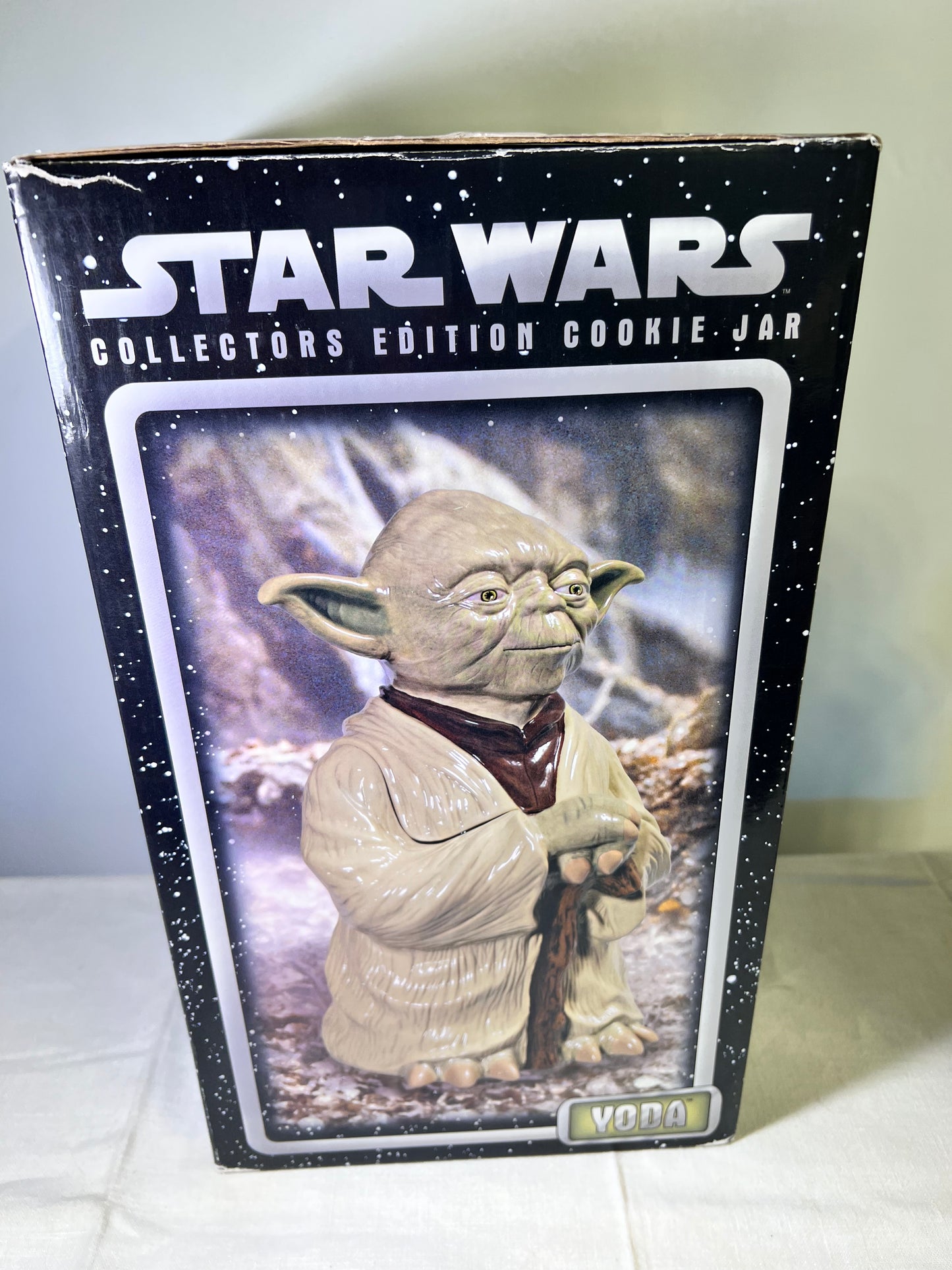 Yoda-Star Wars - collectors edition, cookie jar- Card Characters Inc.
shipping box dimensions 17 x 11” x 13”