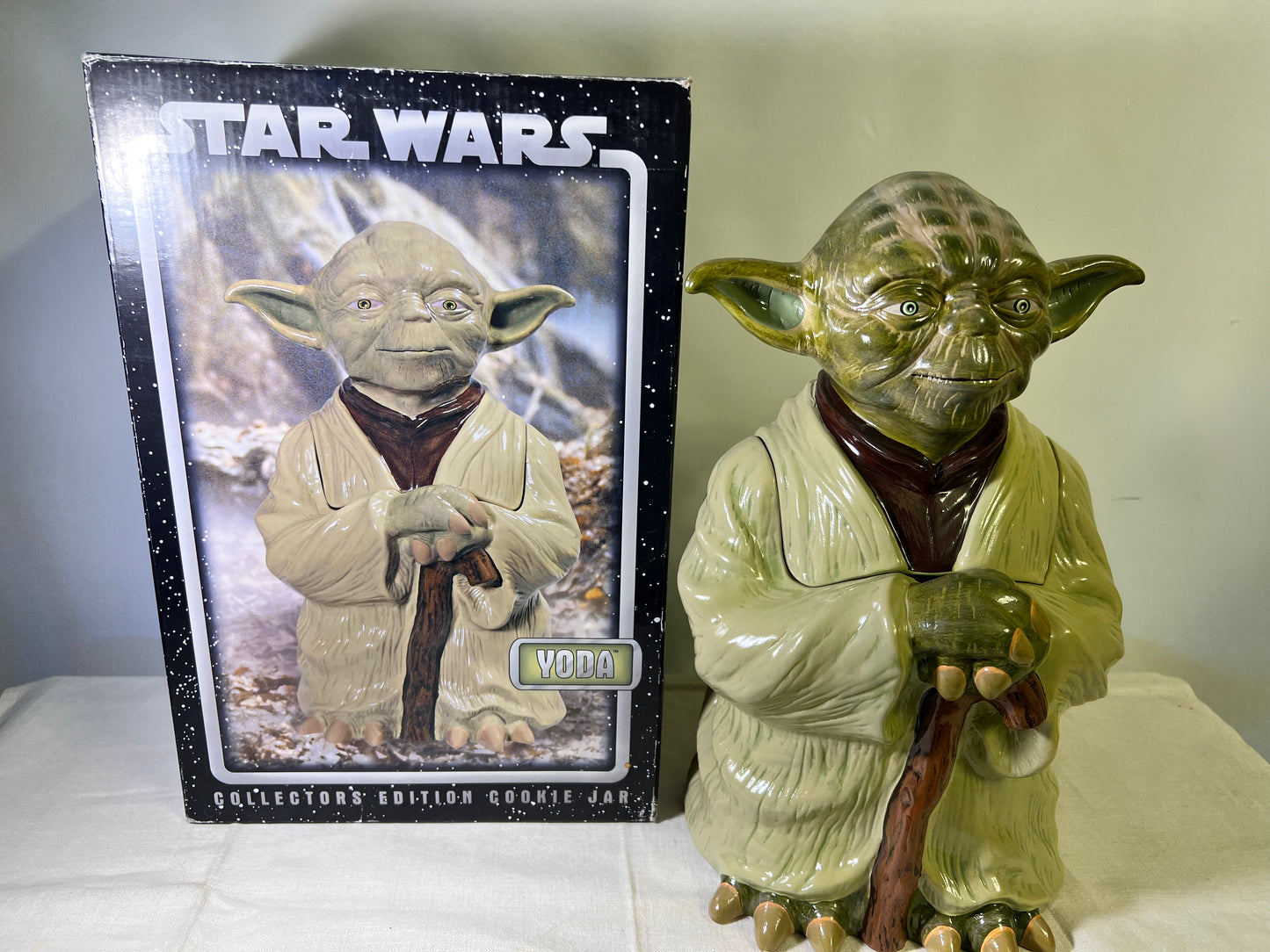 Yoda-Star Wars - collectors edition, cookie jar- Card Characters Inc.
shipping box dimensions 17 x 11” x 13”