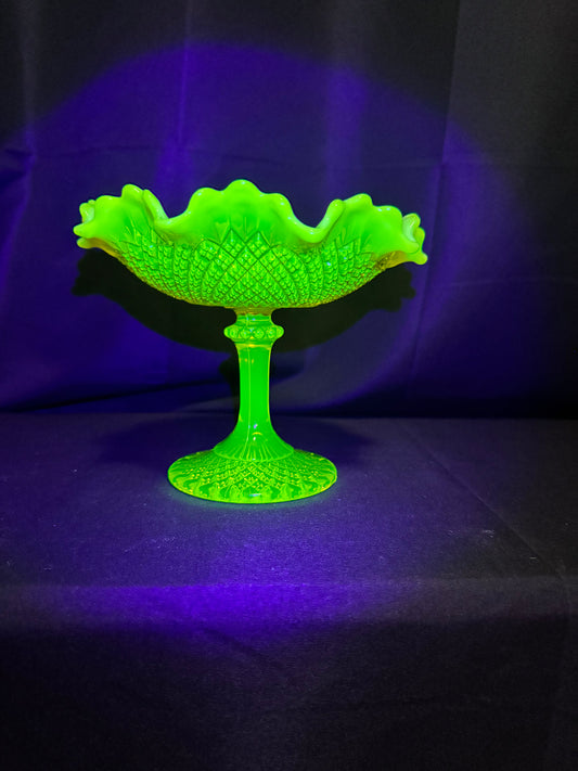 Uranium  Davidson Primrose Pearline Somerset Comport – Large Footed Dish (RD 254027)