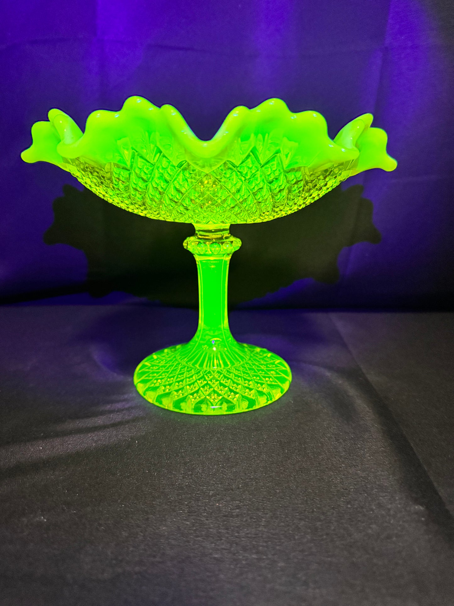 Uranium  Davidson Primrose Pearline Somerset Comport – Large Footed Dish (RD 254027)