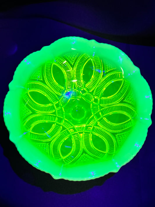 Uranium George Davidson “Linked Rings” Primrose Pearline Footed Compote – Vaseline/Canary Opalescent Glass – ca. 1900s