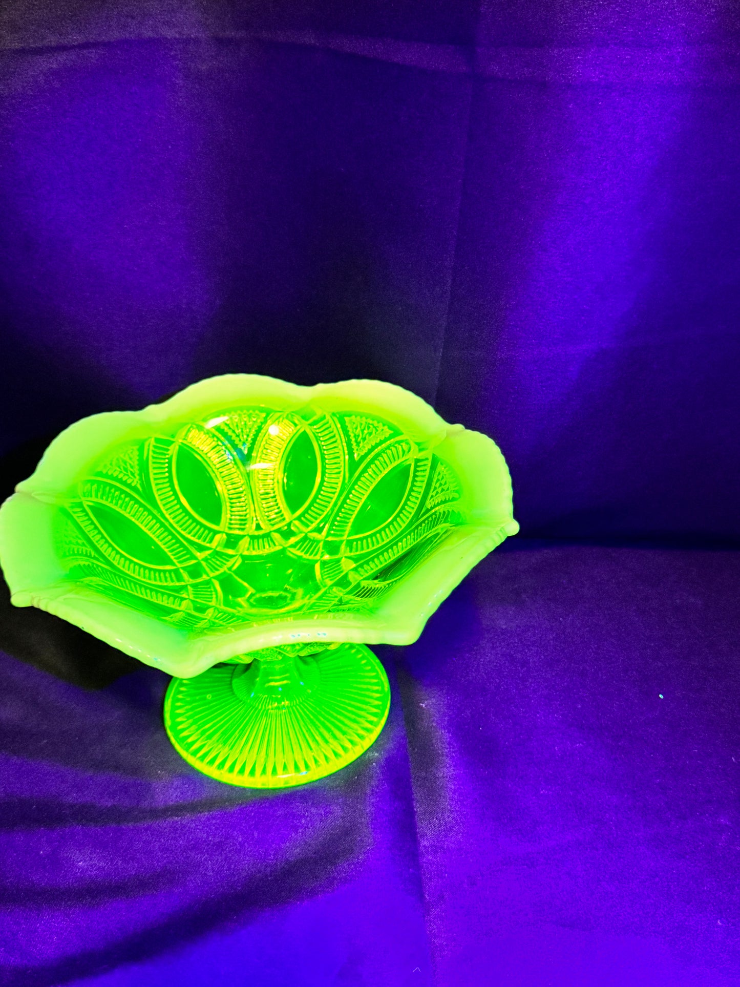 Uranium George Davidson “Linked Rings” Primrose Pearline Footed Compote – Vaseline/Canary Opalescent Glass – ca. 1900s