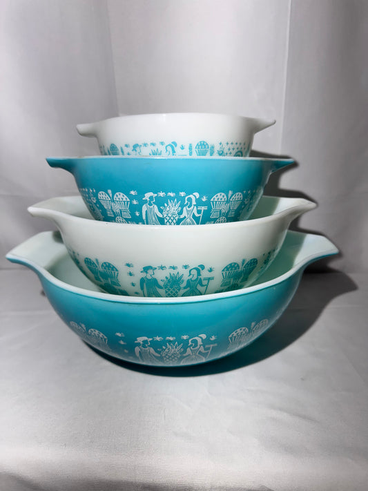 Vintage Pyrex Amish Butterprint Cinderella Mixing Bowl Set (4 Bowls) – Teal Blue & White Alternating Colors