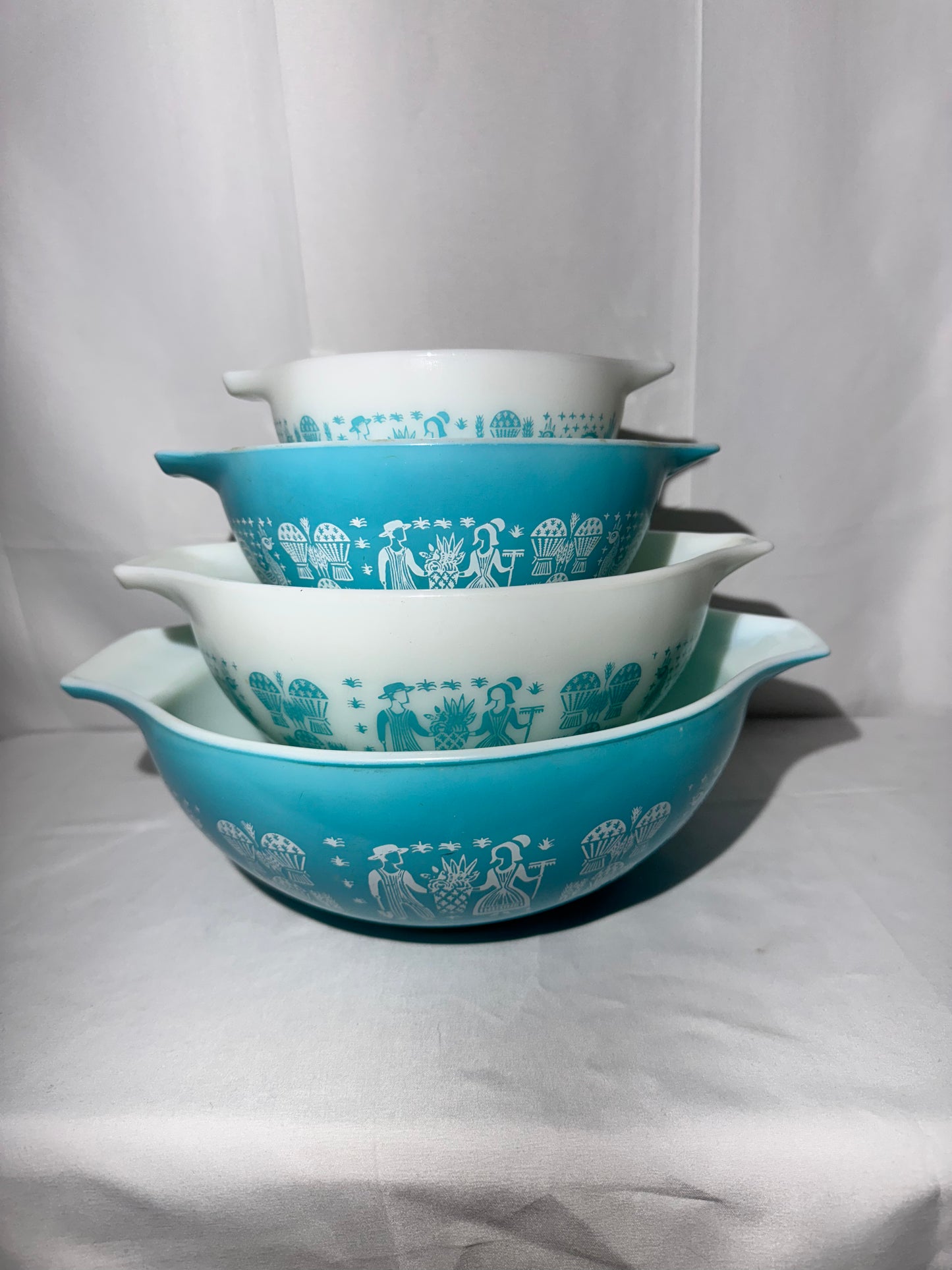 Vintage Pyrex Amish Butterprint Cinderella Mixing Bowl Set (4 Bowls) – Teal Blue & White Alternating Colors