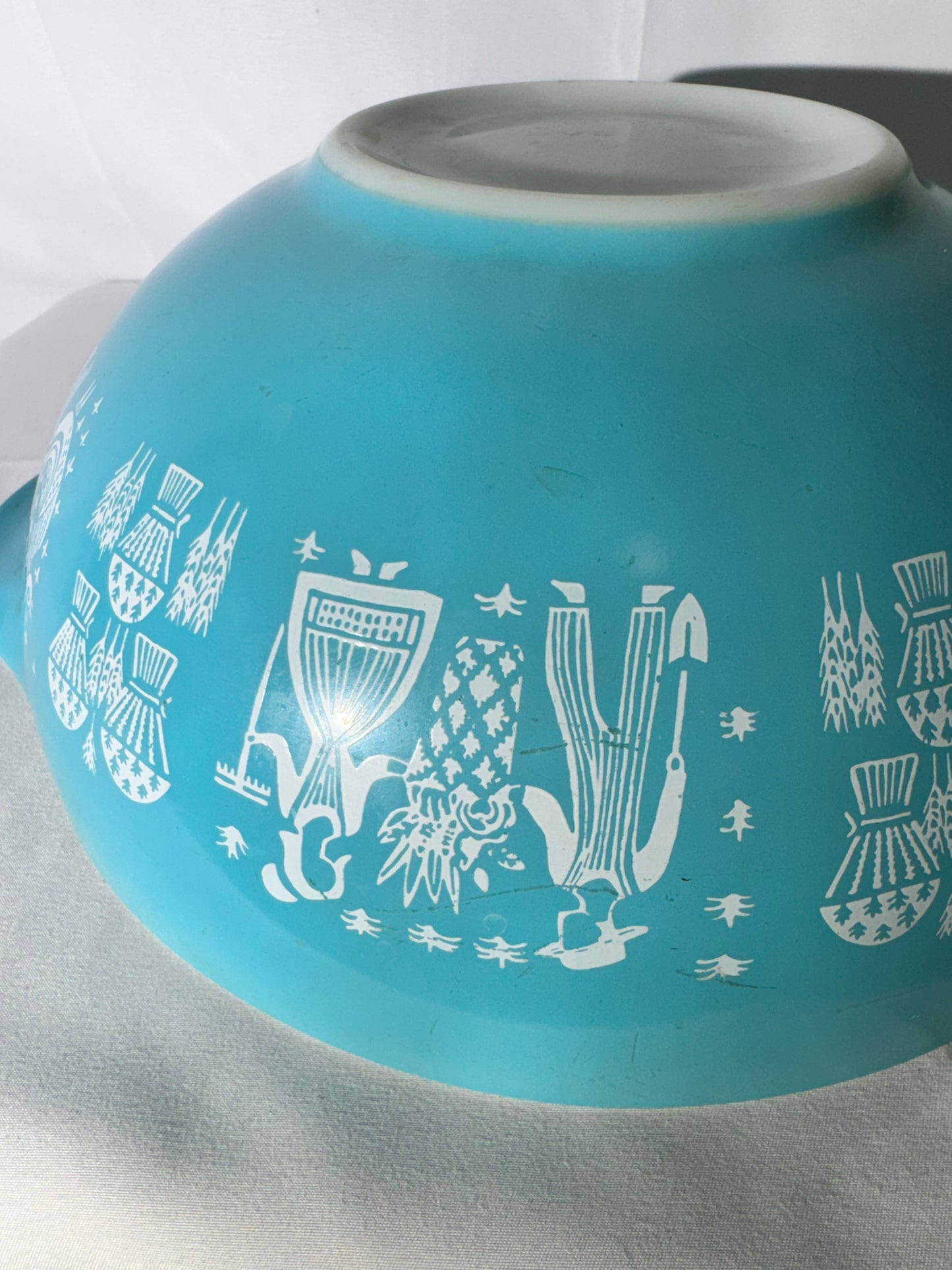 Vintage Pyrex Amish Butterprint Cinderella Mixing Bowl Set (4 Bowls) – Teal Blue & White Alternating Colors